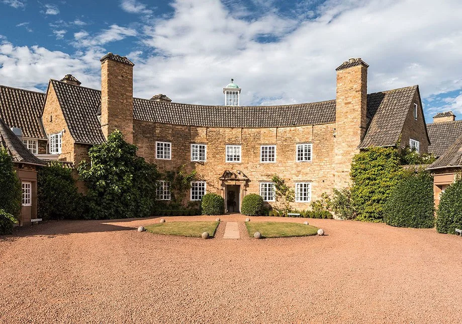 GREYWALLS HOTEL