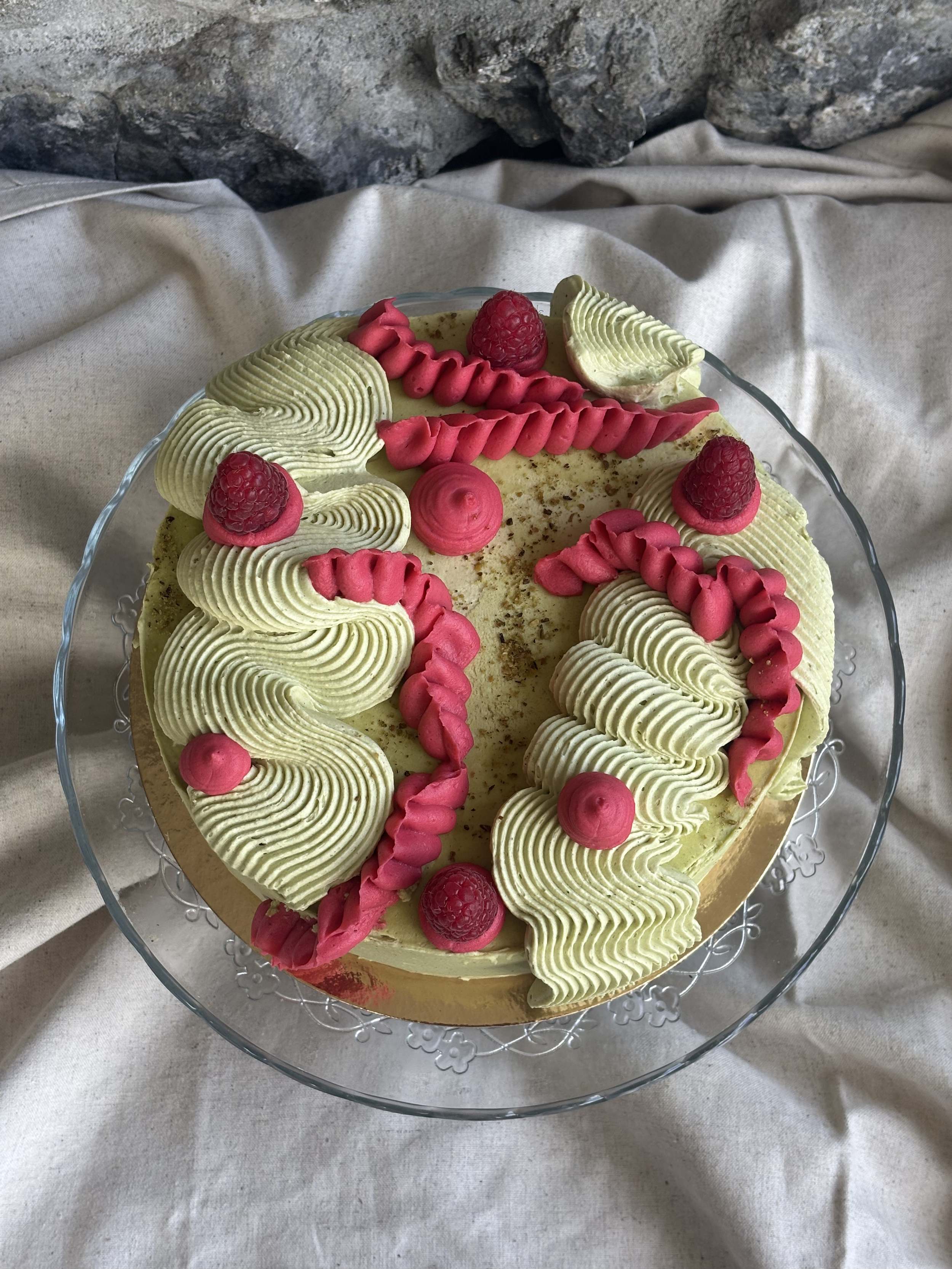 Pistachio and Raspberry Cake