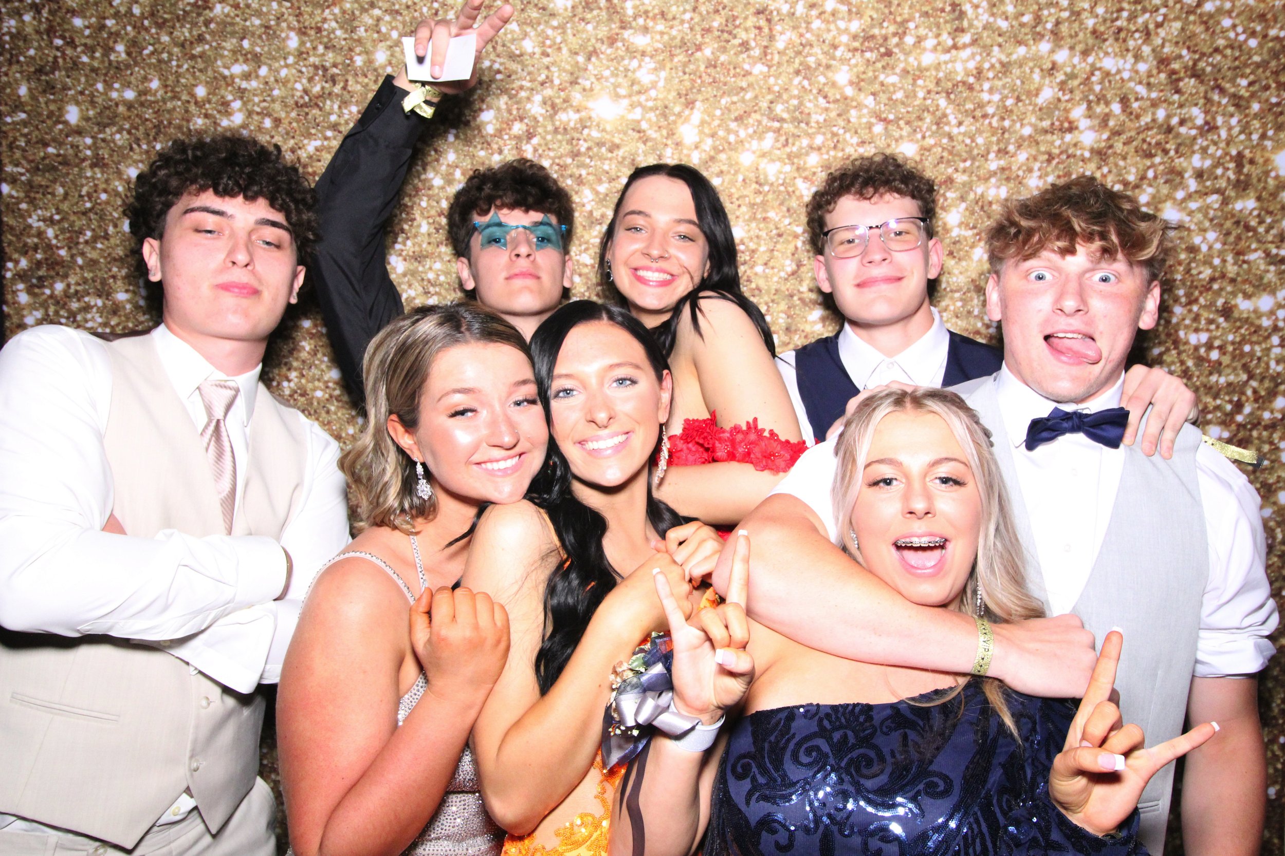 4-27-2024 Vinton Prom Photo Image_332.jpg