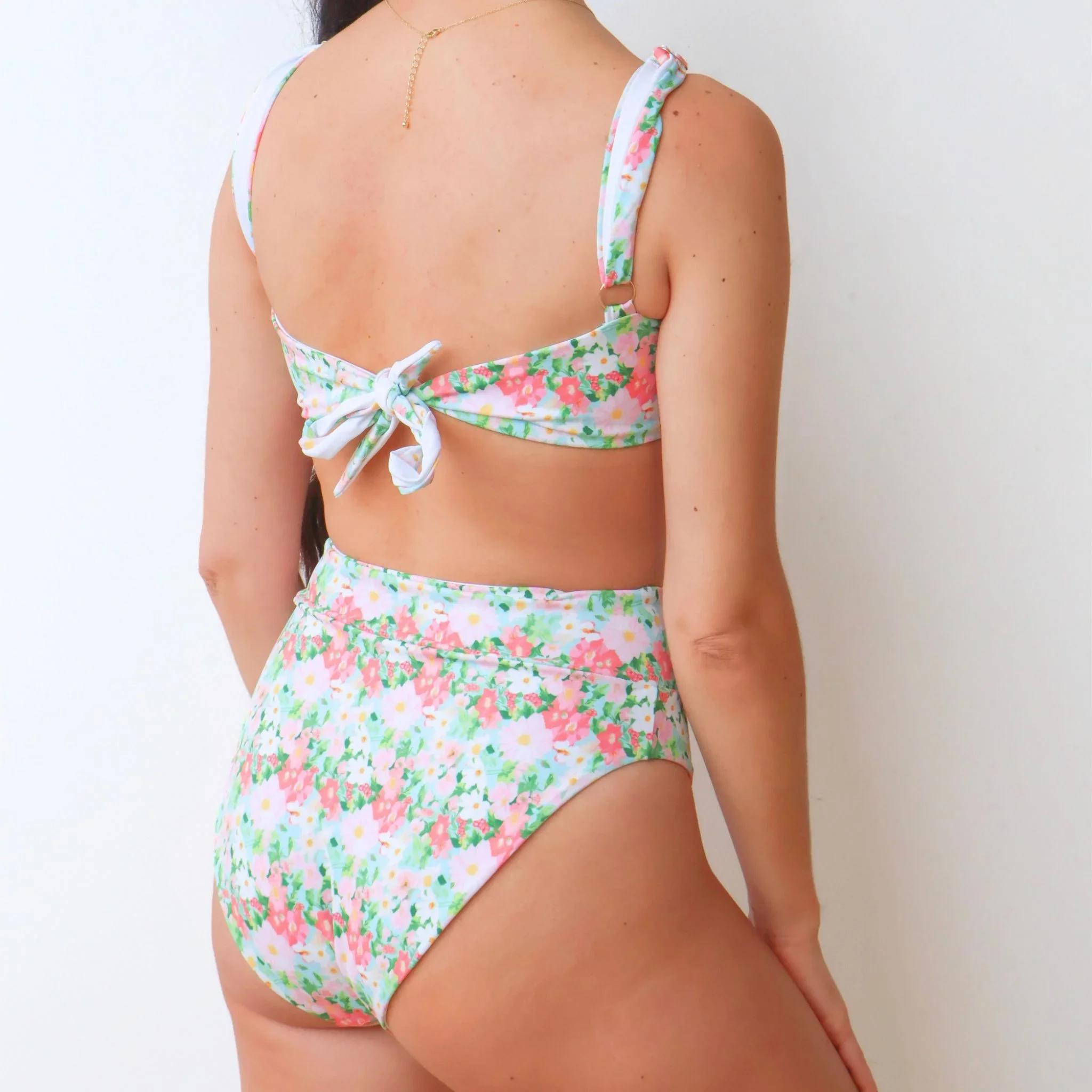 Kaia Knot Bikini Top - Fiore 3.webp