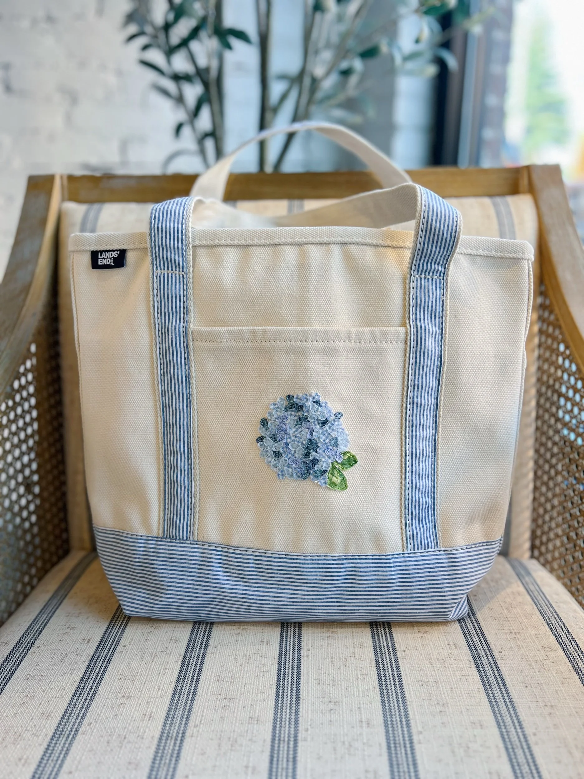 Seersucker Hydrangea Tote – Blue Hydrangea 1