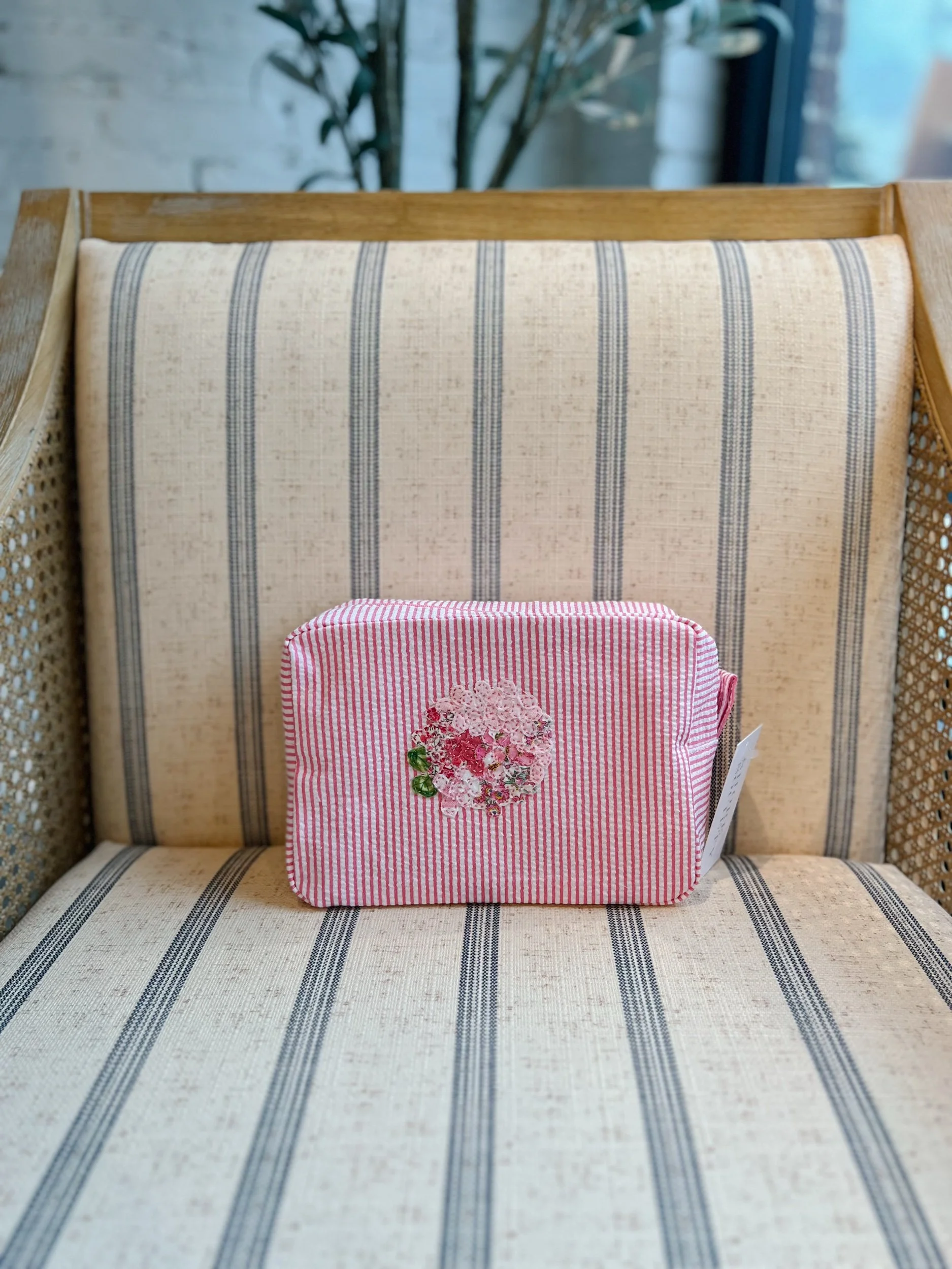 Seersucker Hydrangea Pouch – Pink with Pink Hydrangea 2
