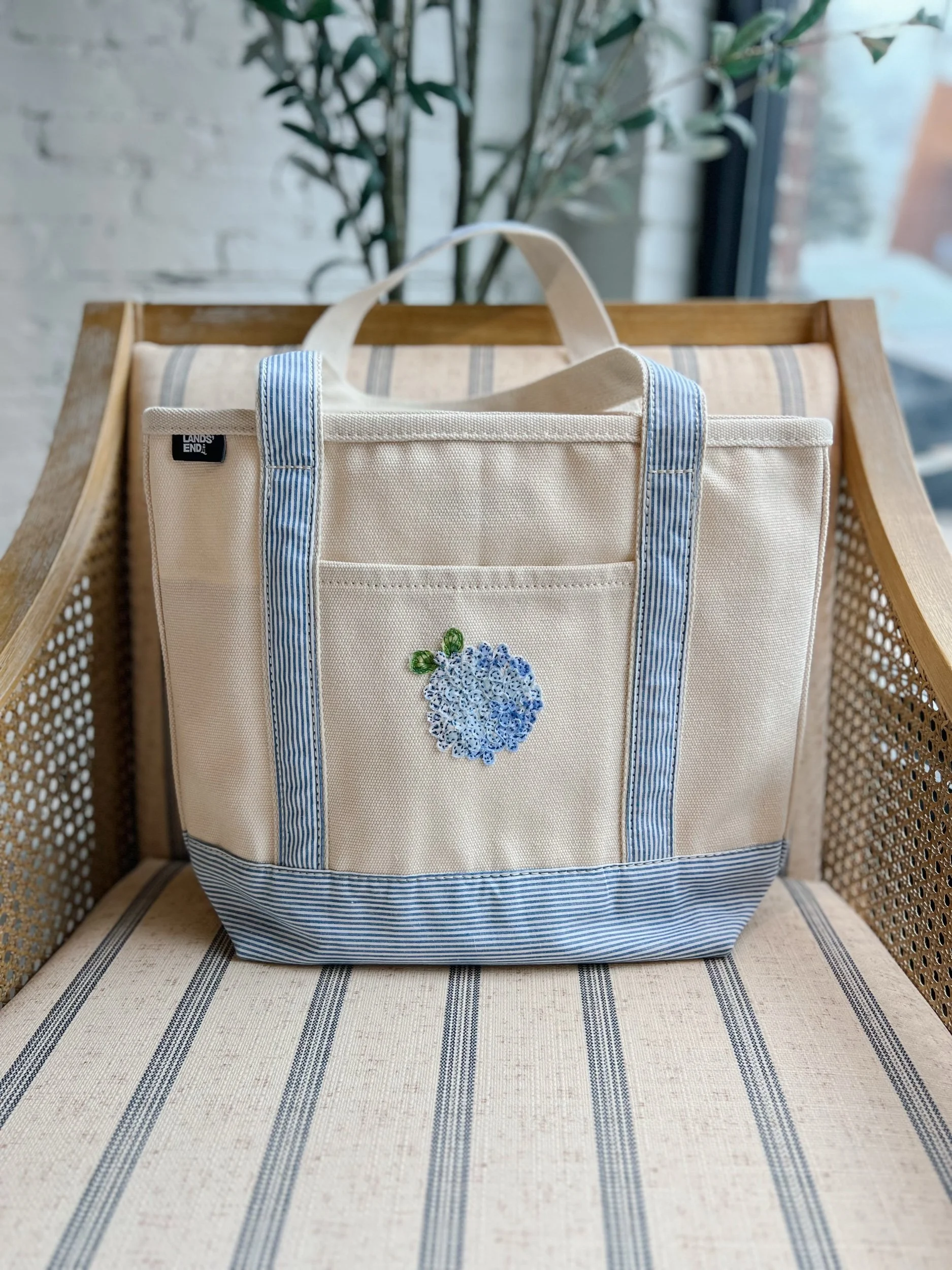 Seersucker Hydrangea Tote – Blue Hydrangea 5