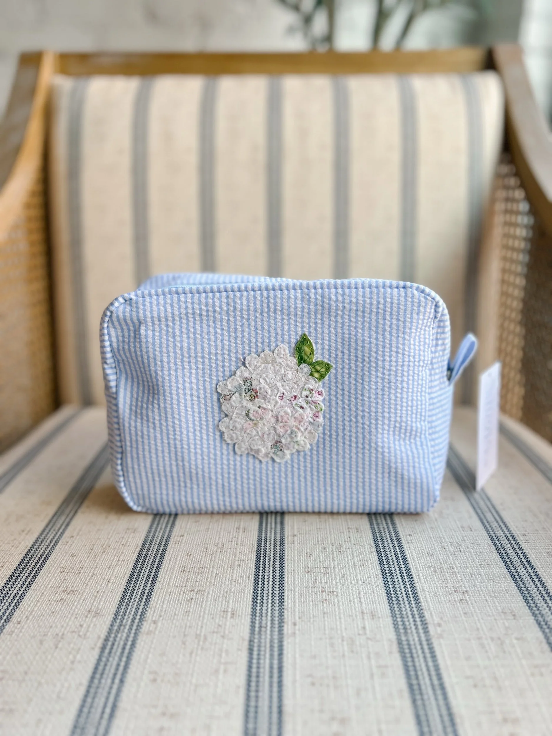 Seersucker Hydrangea Pouch – Light Blue with White Hydrangea 5
