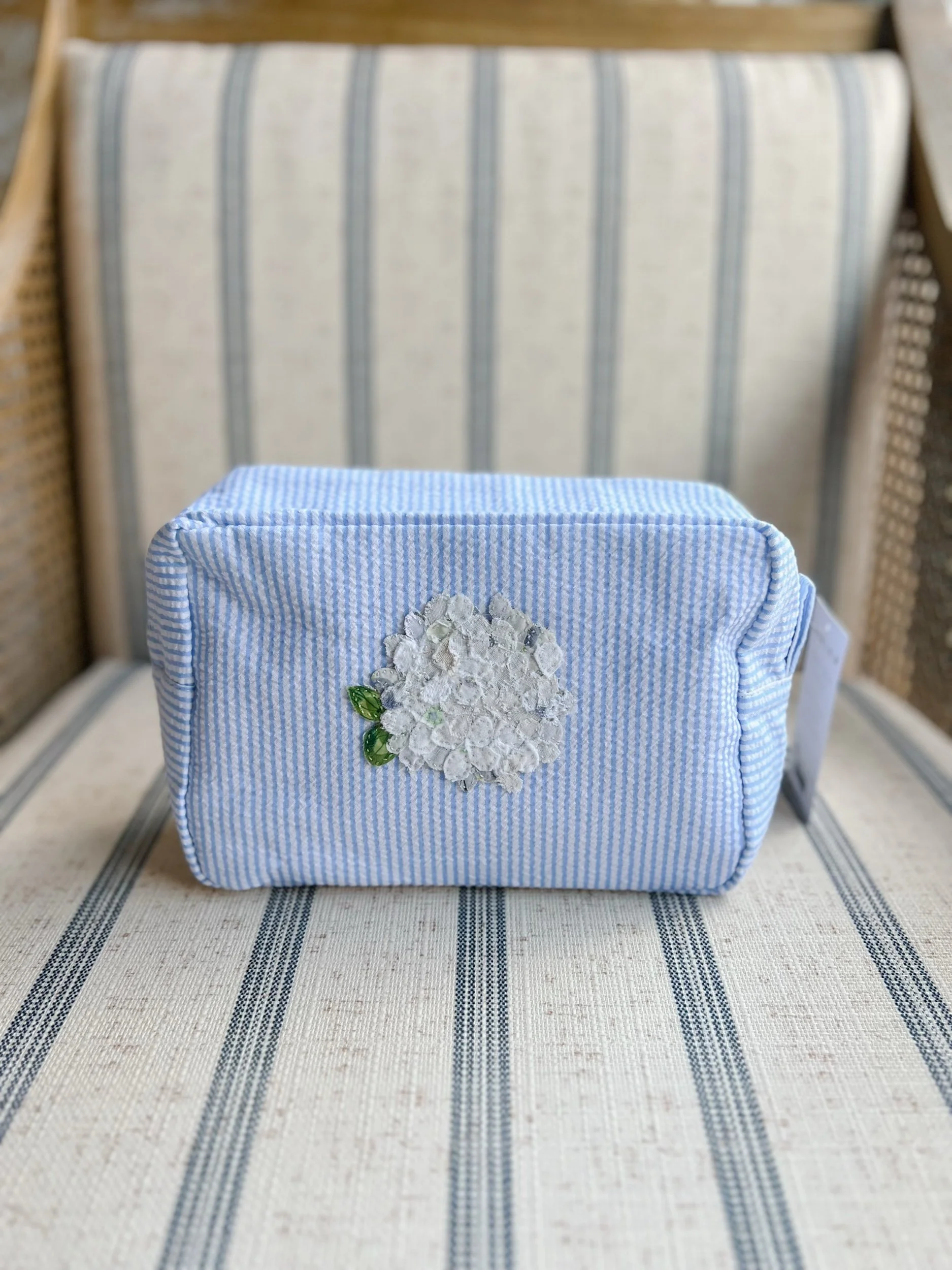 Seersucker Hydrangea Pouch – Light Blue with White Hydrangea 4