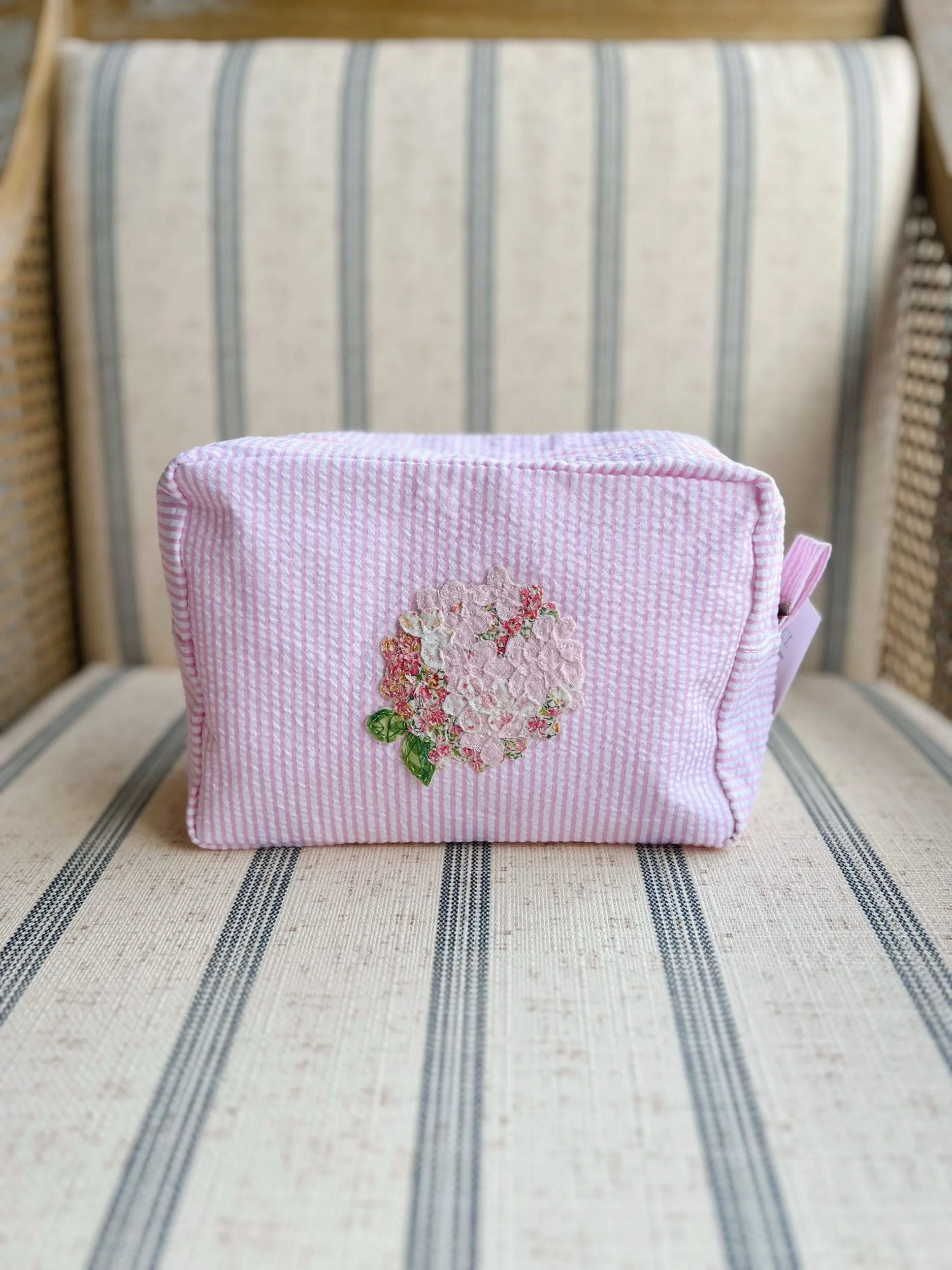 Seersucker Hydrangea Pouch – Pink with Pink Hydrangea 3