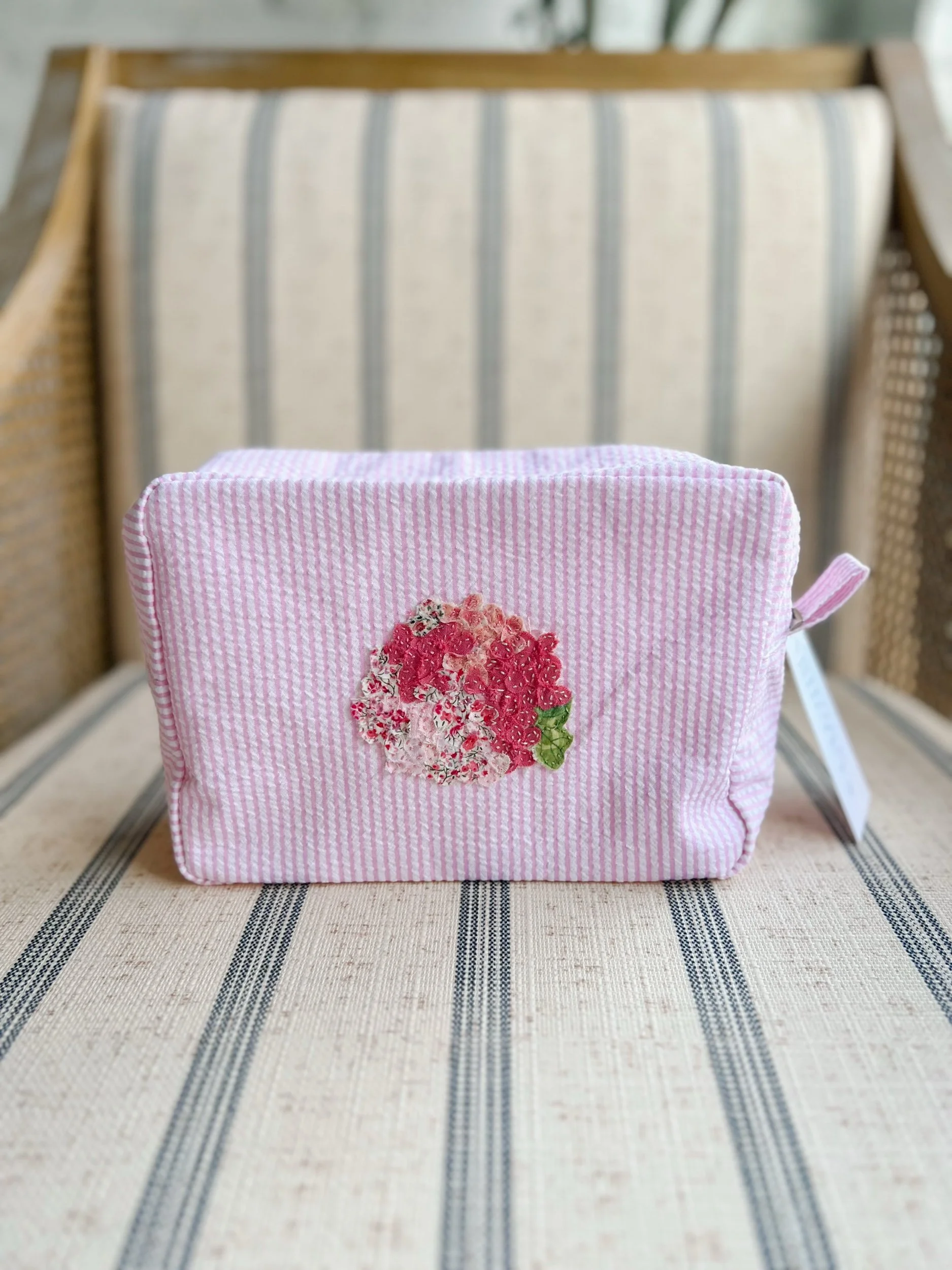 Seersucker Hydrangea Pouch – Pink with Pink Hydrangea 4