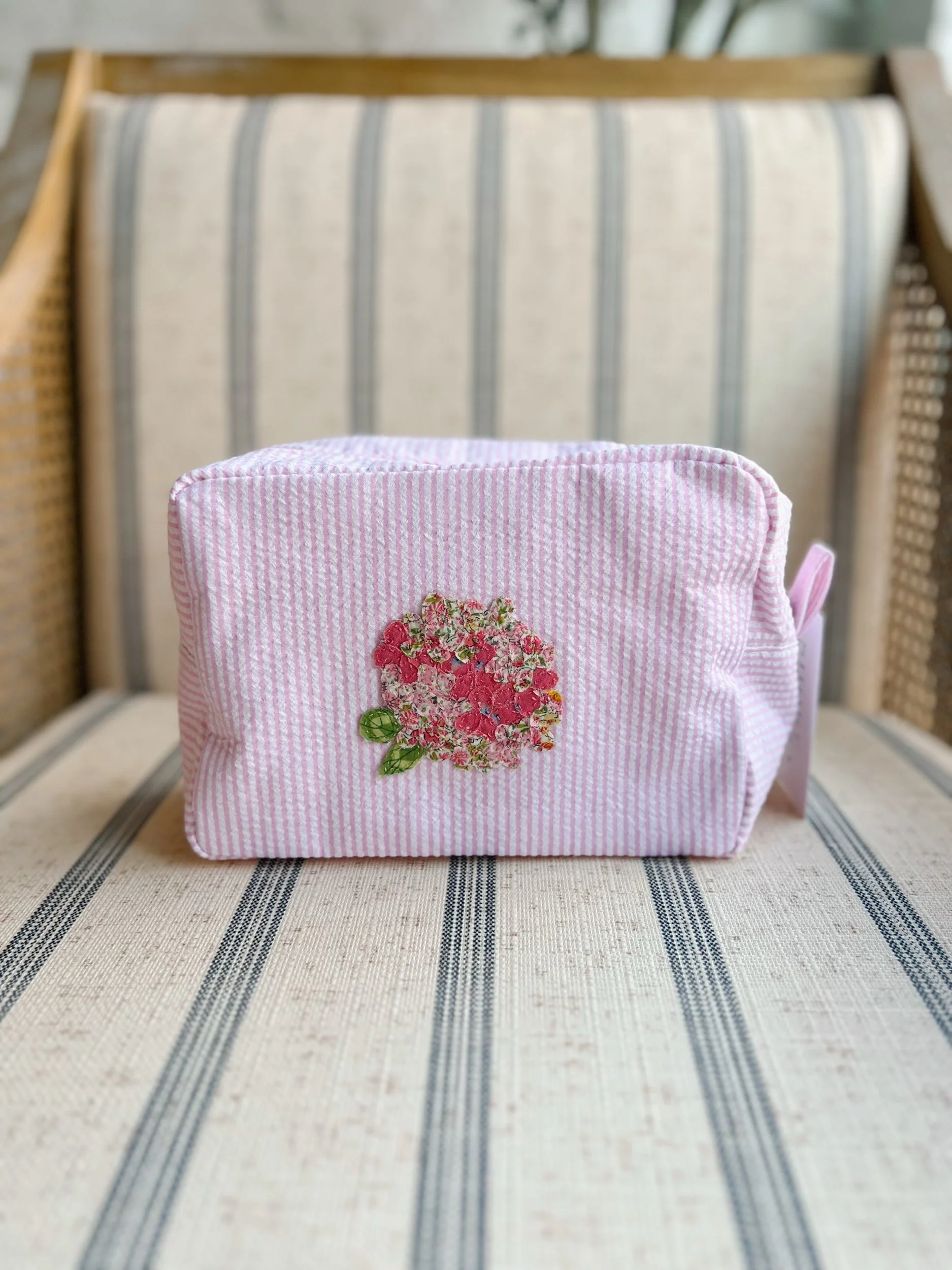 Seersucker Hydrangea Pouch – Pink with Pink Hydrangea 5
