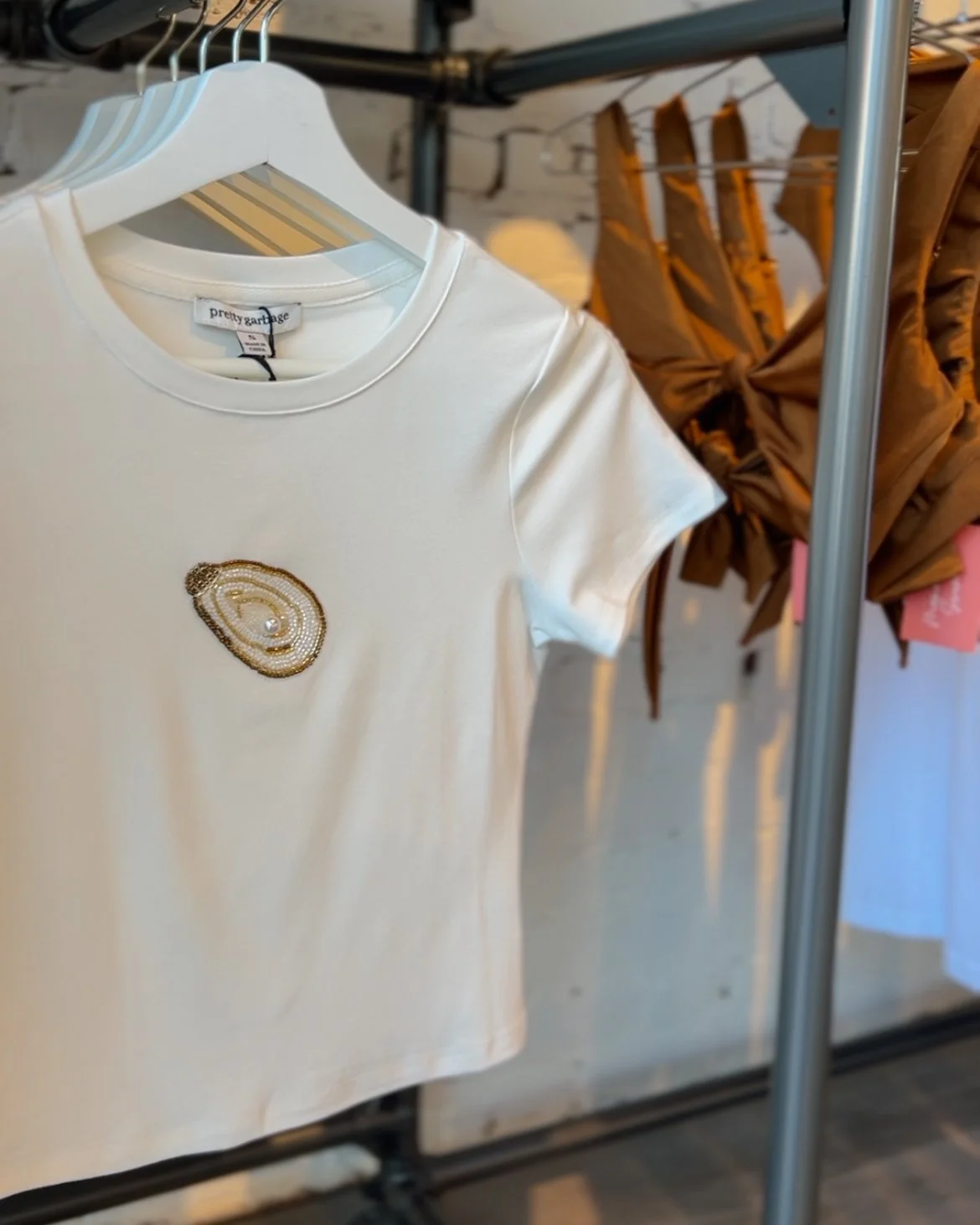 Beaded coastal oyster t-shirt | Shore Society