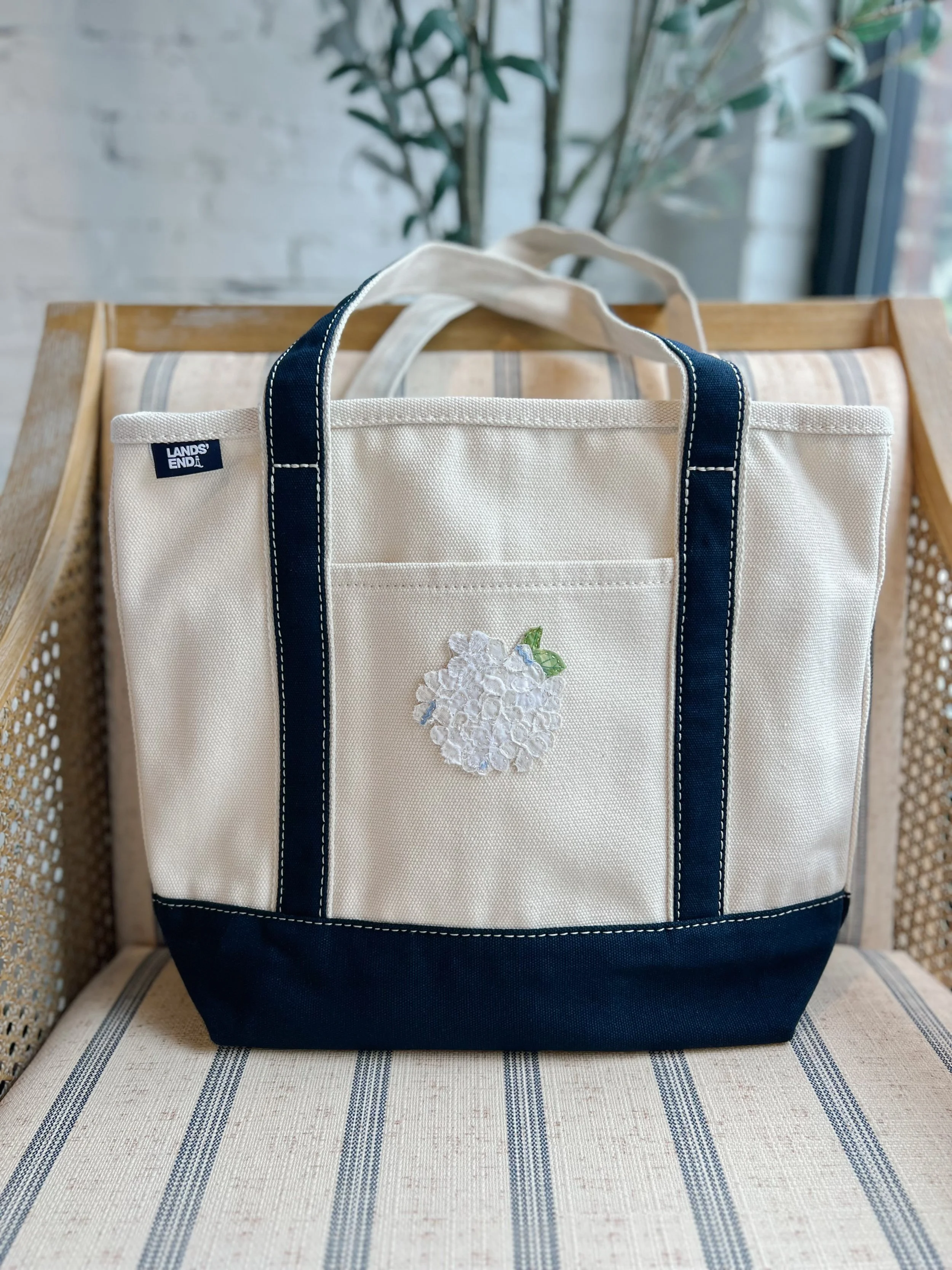 Navy Hydrangea Open Top Tote – White Hydrangea 2