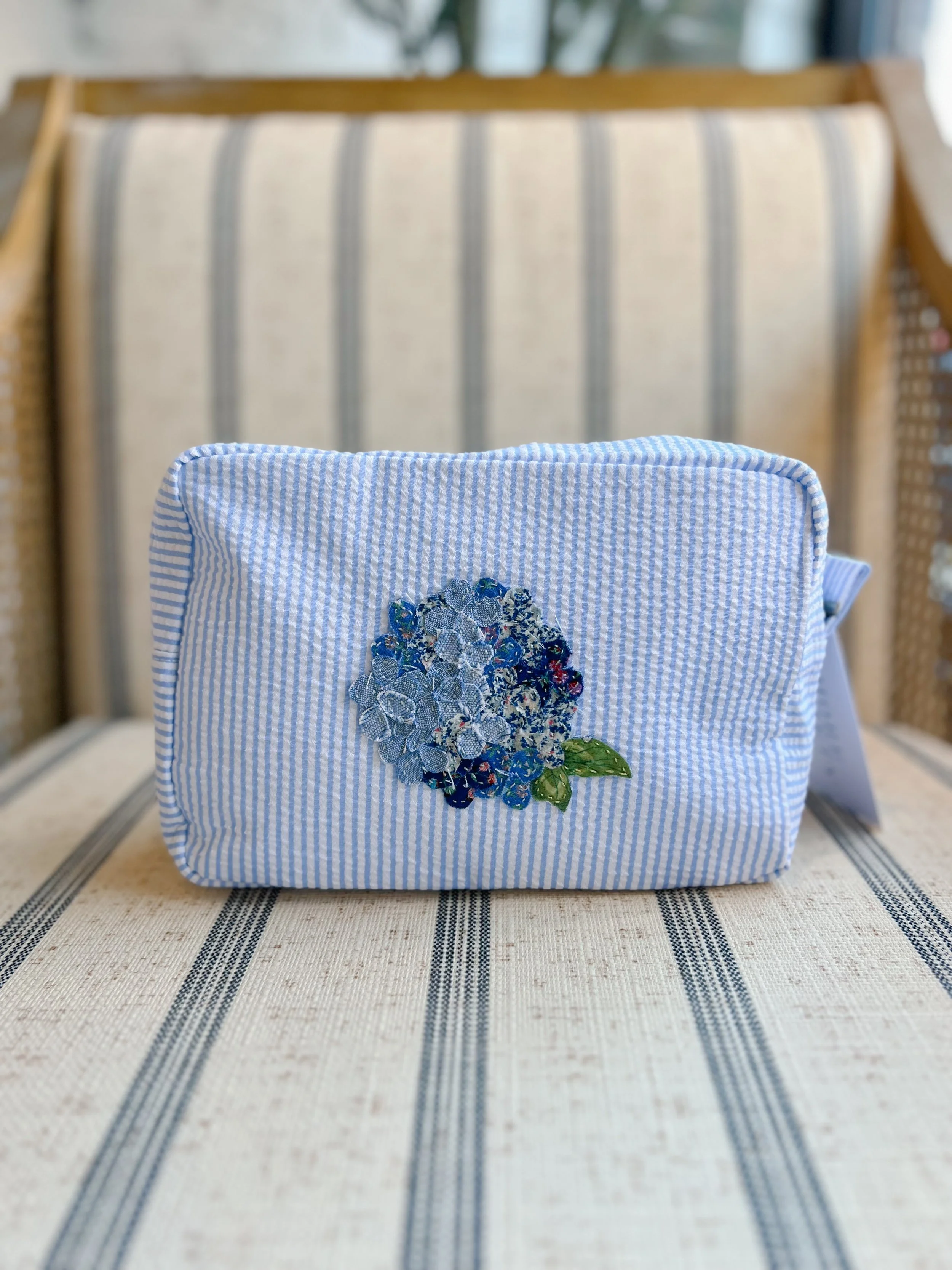 Seersucker Hydrangea Pouch – Light Blue with Blue Hydrangea 8
