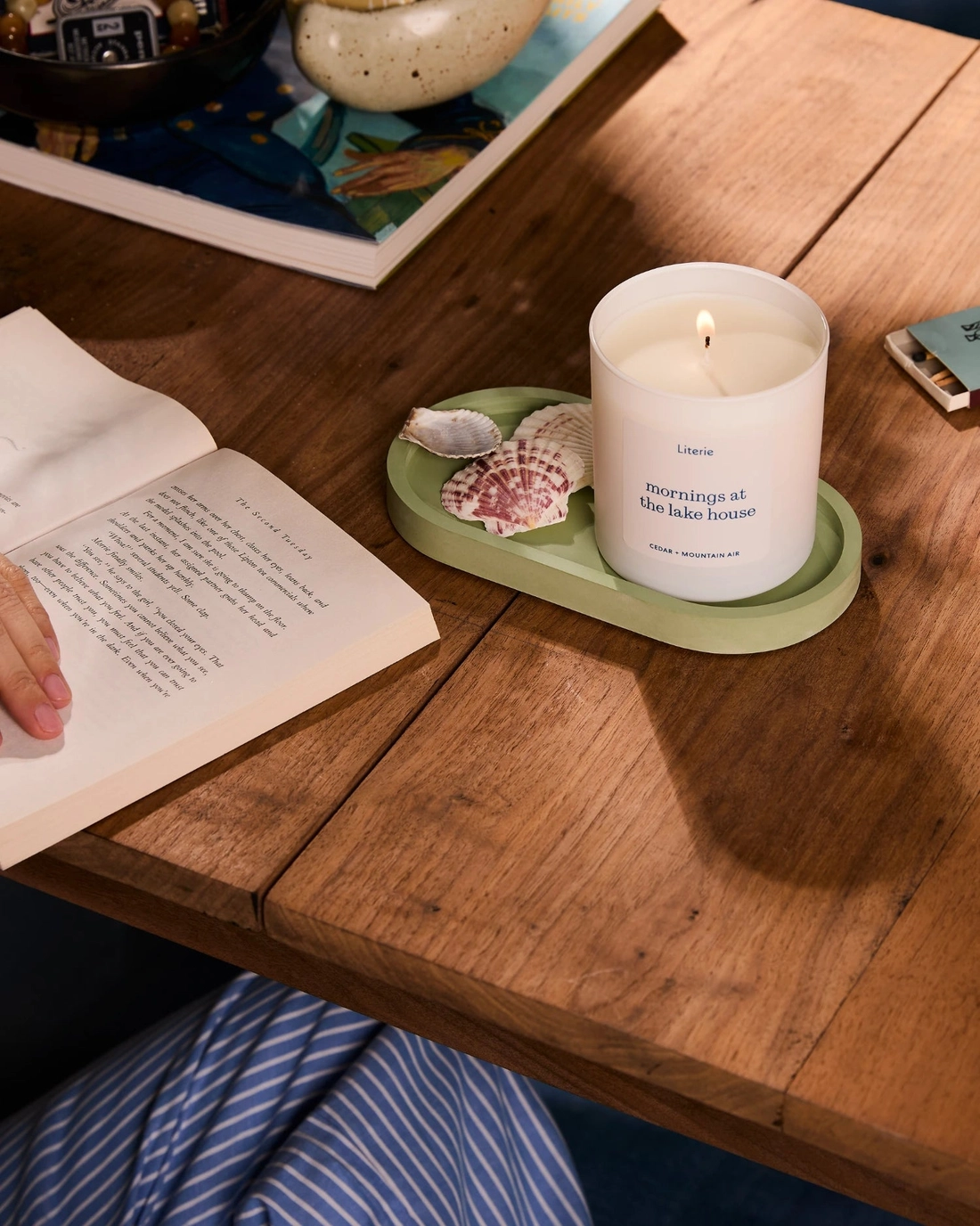 mornings at the lake house literie candle