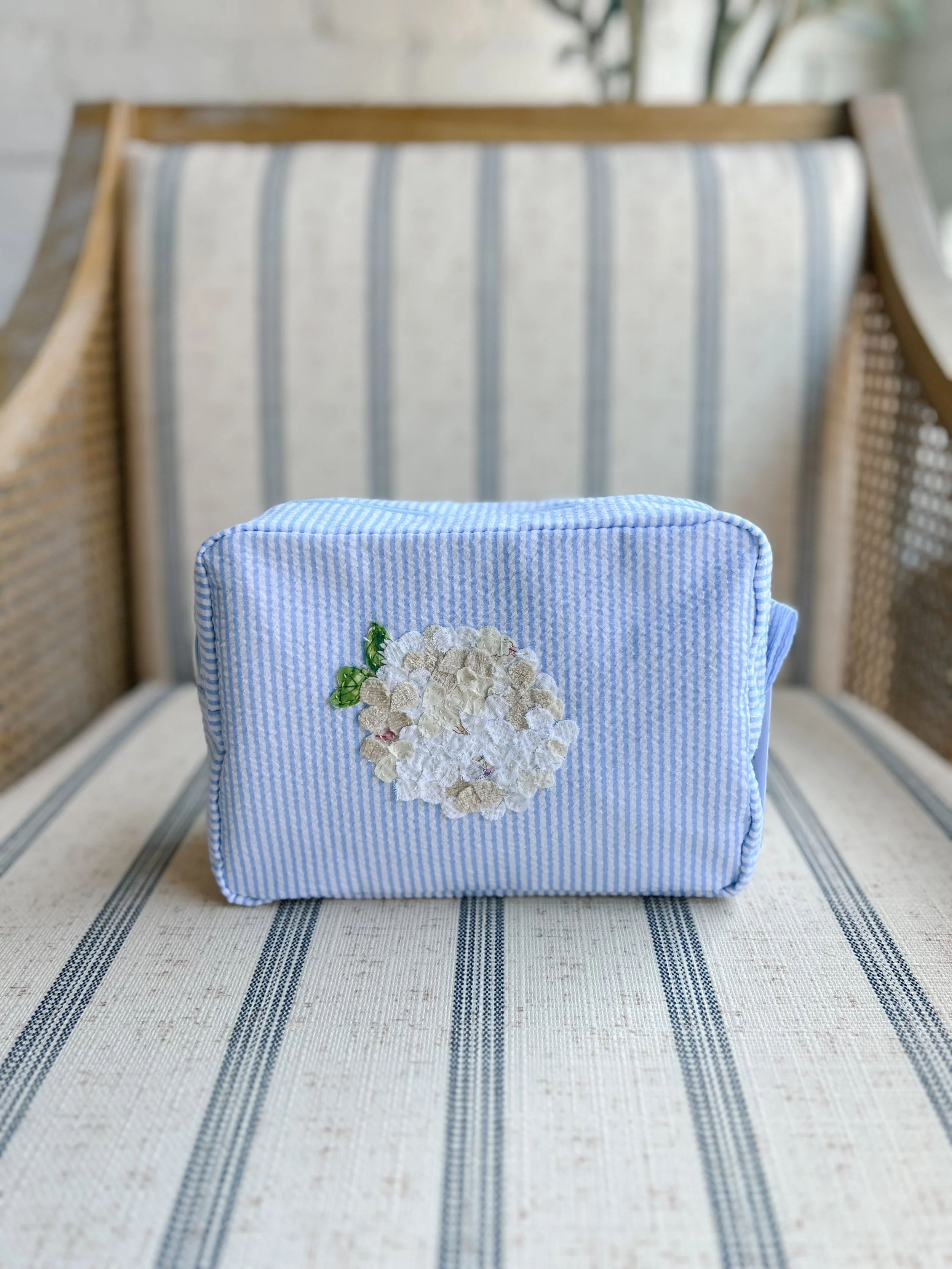 Seersucker Hydrangea Pouch – Light Blue with White Hydrangea 13