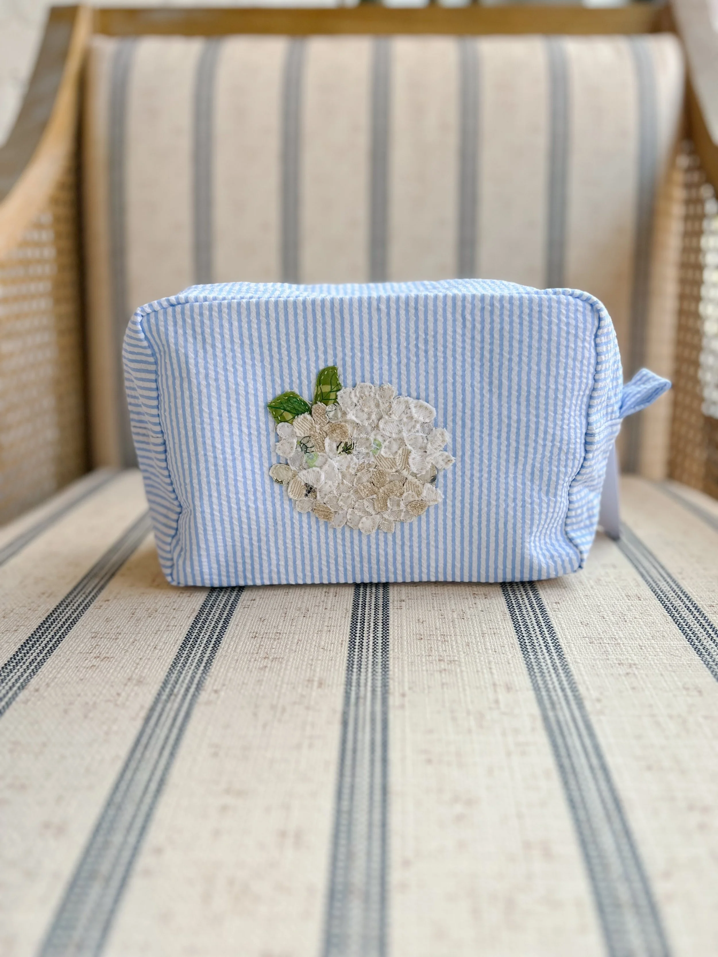 Seersucker Hydrangea Pouch – Light Blue with White Hydrangea 11