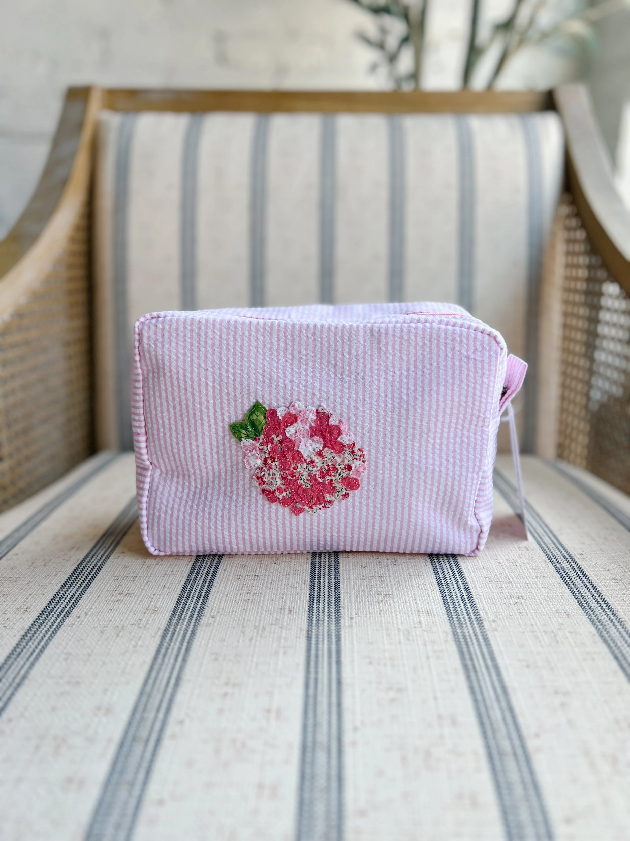 Seersucker Hydrangea Pouch – Pink with Pink Hydrangea 9