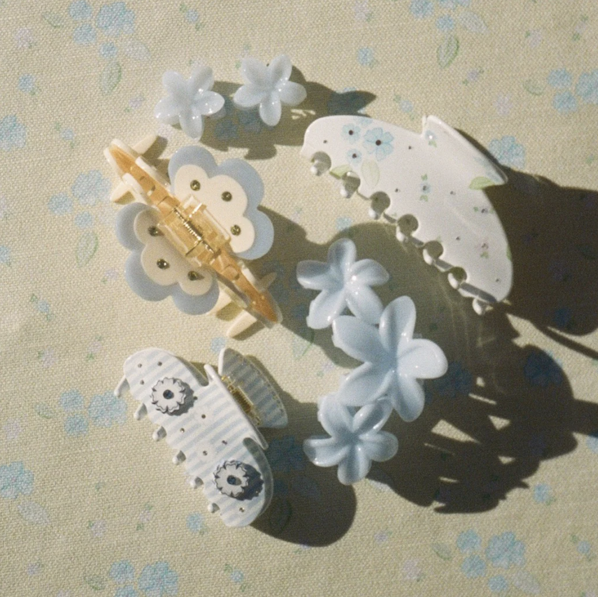 Emi Jay Miss Super Bloom Clip Jelly Cloud Blue .png