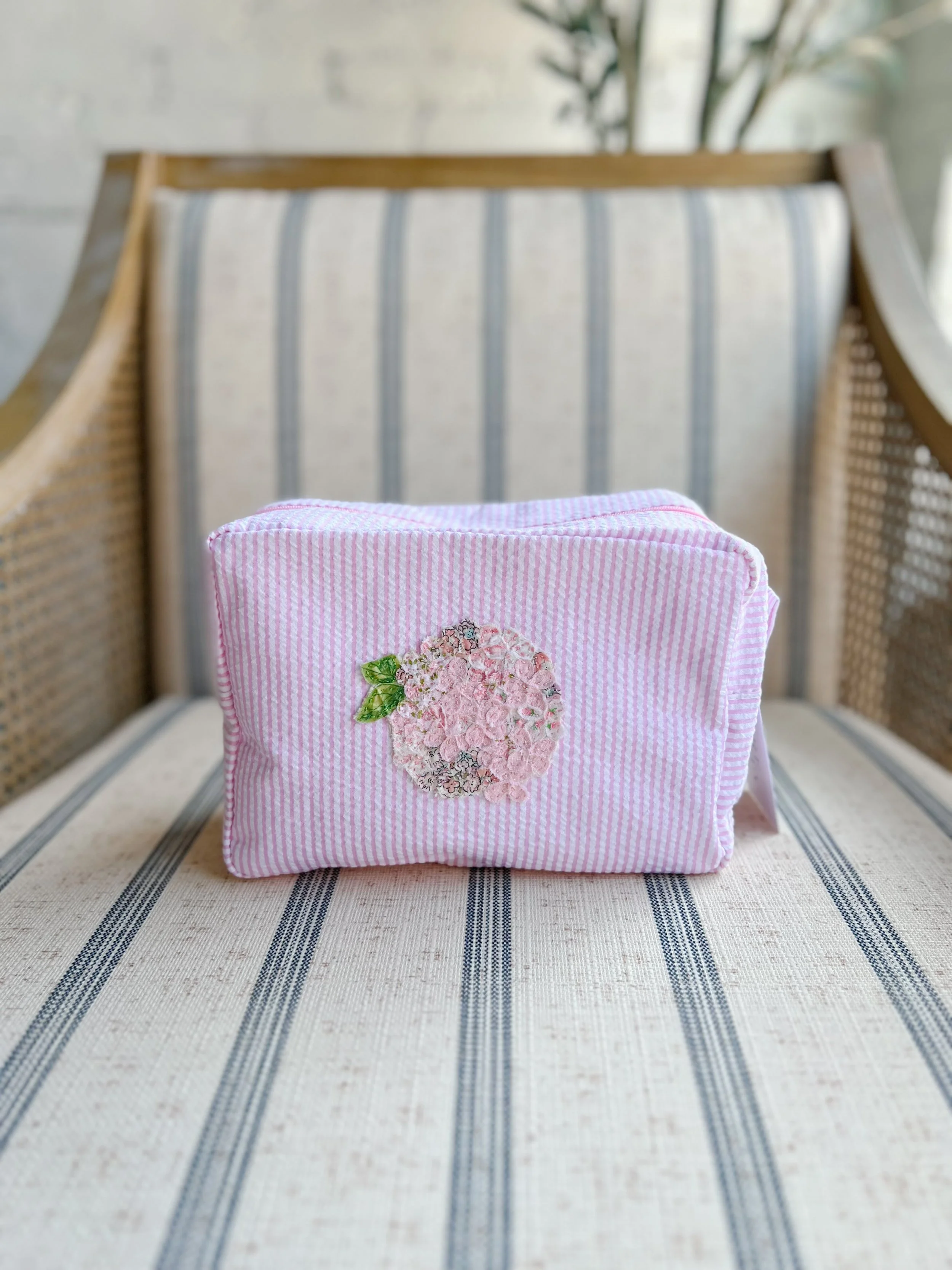 Seersucker Hydrangea Pouch – Pink with Pink Hydrangea 11