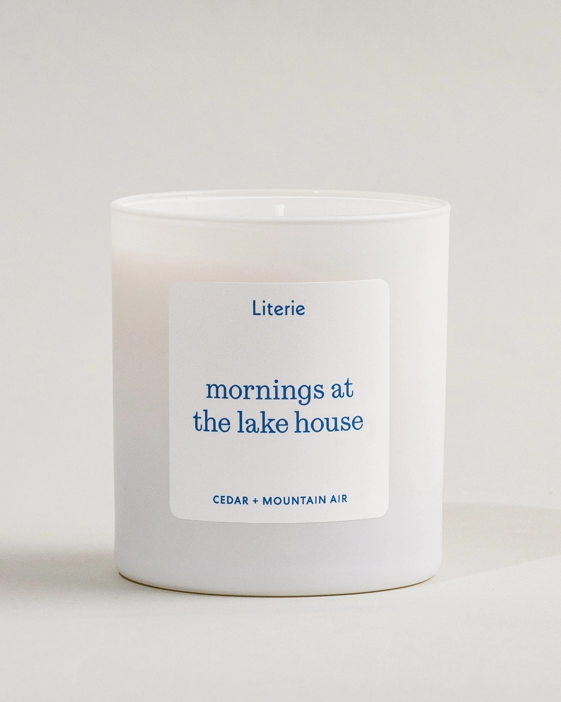 mornings at the lake house literie candle