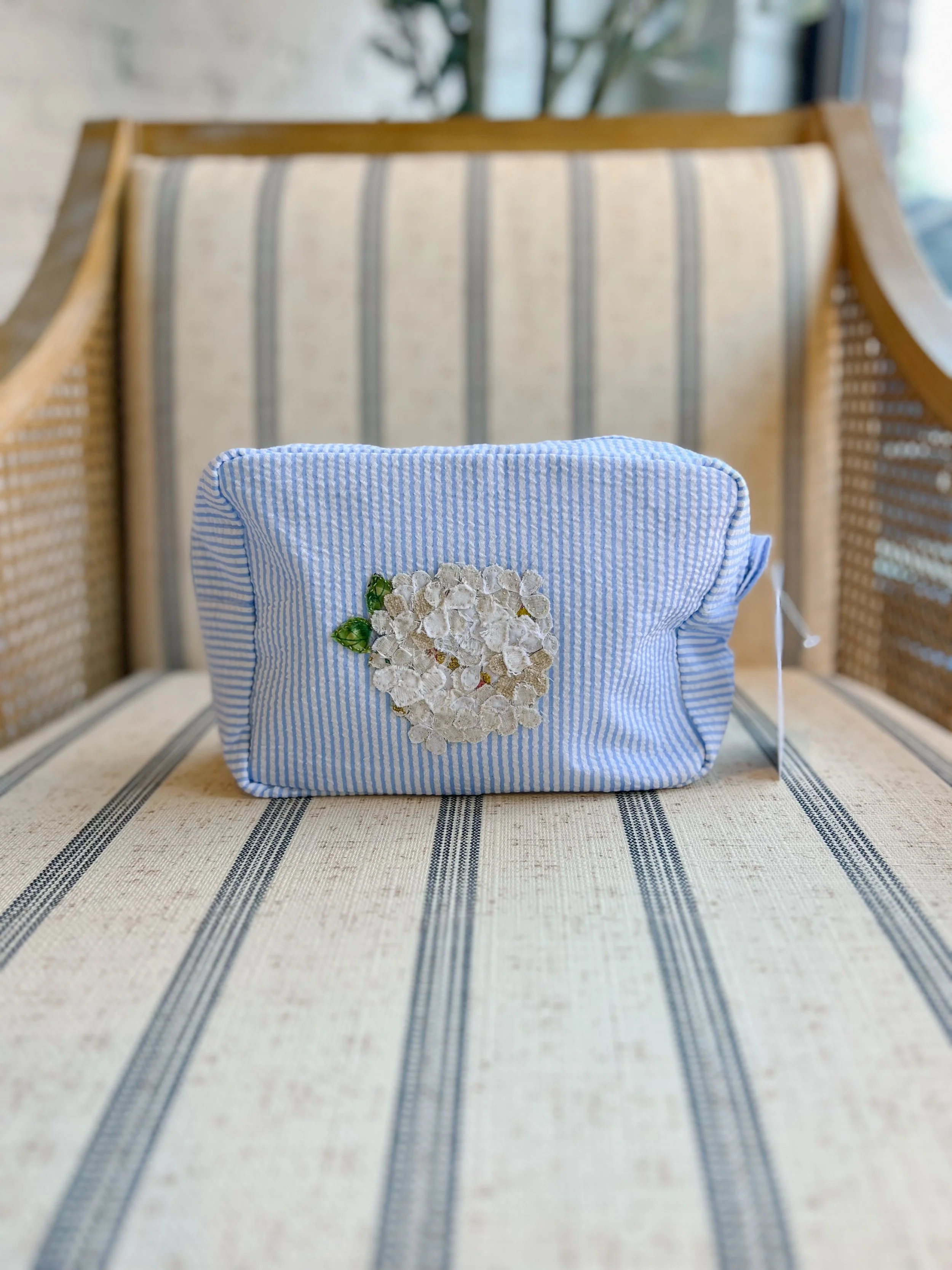 Seersucker Hydrangea Pouch – Light Blue with White Hydrangea 6