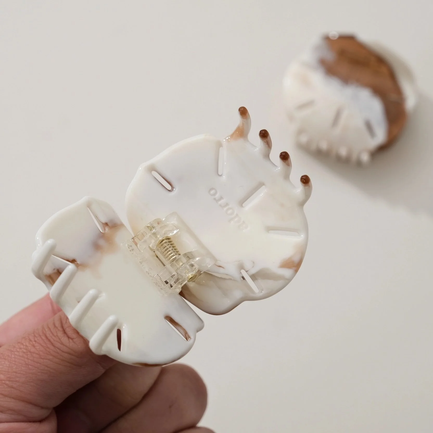Calacatta Sand Dollar Claw Clip 2.jpg