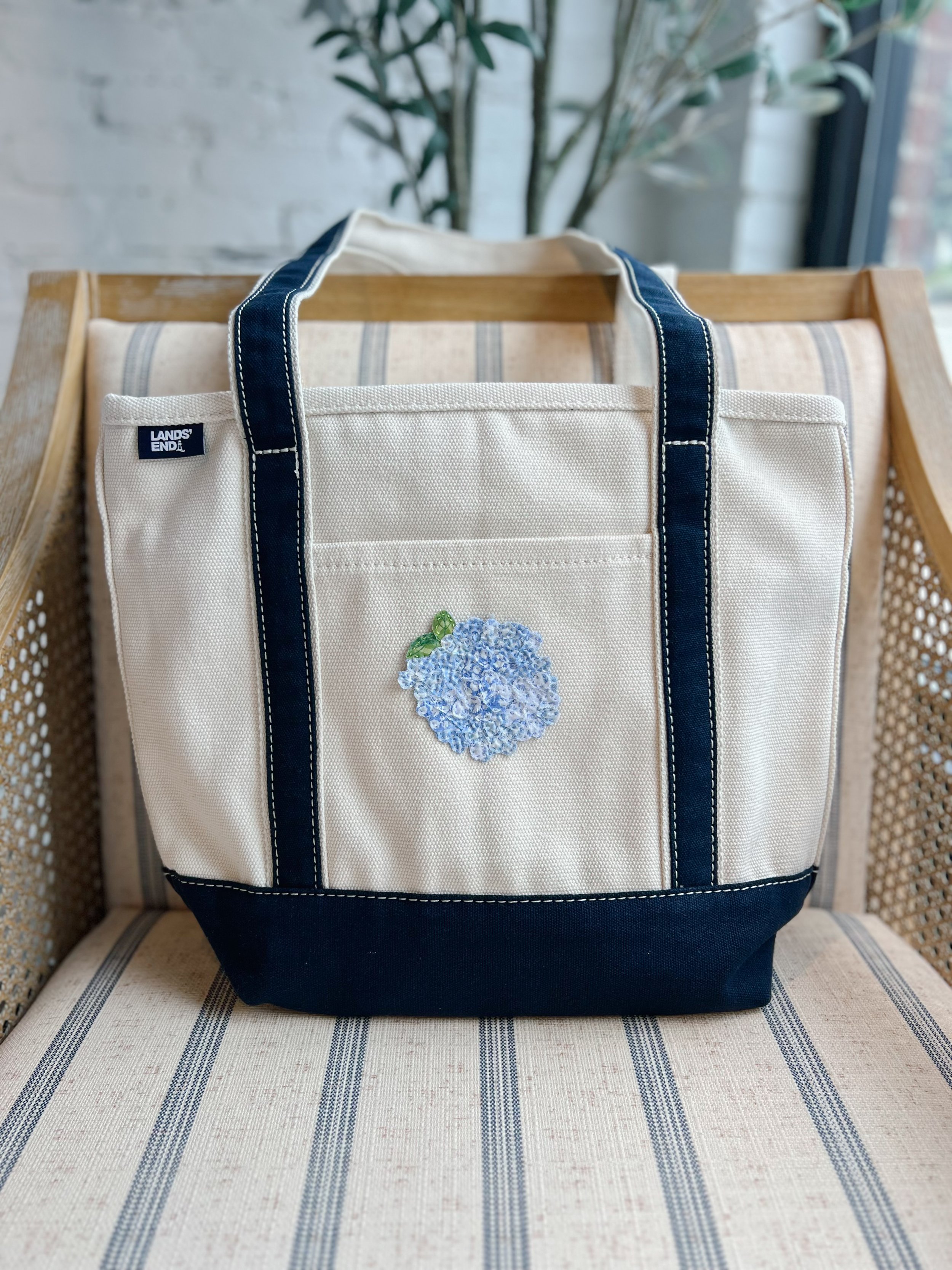 Navy Hydrangea Zip Top Tote – Blue Hydrangea 1