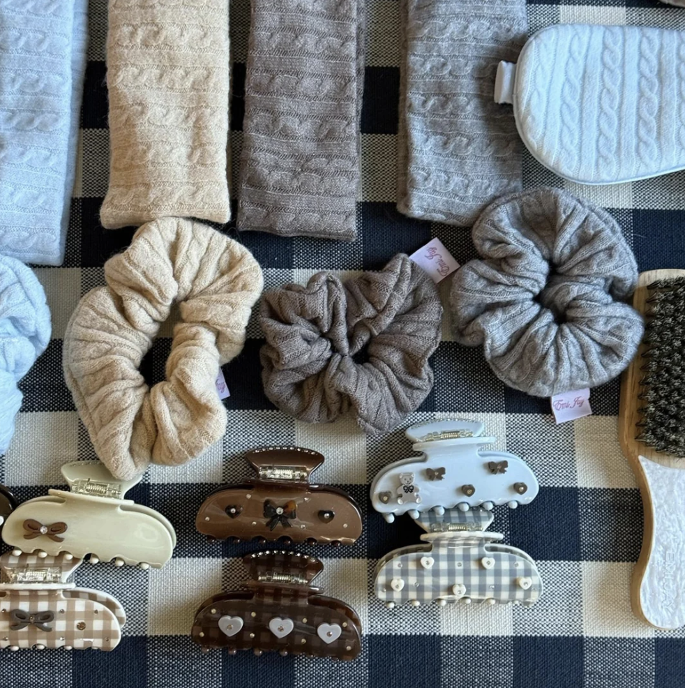 Emi Jay Cozy Scrunchie - Dream Cloud Knit 3.png