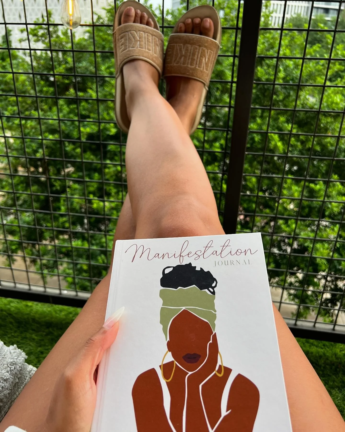 What are you manifesting in your life today? Your mindset and how you think about your life matters. Boldly speak what you want into existence! ❤️

#manifesting #dallastherapist #blacktherapist