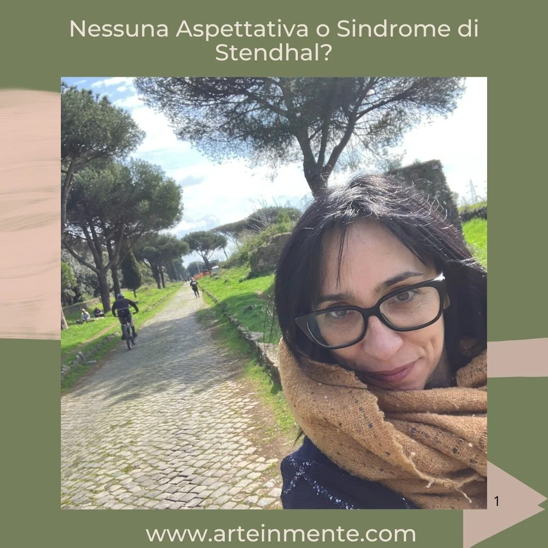 Immaginate: un quadriportico d&rsquo;ingresso di circa 70 metri per lato, circondato da oltre 150 colonne che sostengono il portico. 

Al centro, perfettamente allineata con l&rsquo;asse della basilica, si apre la grande Porta Santa, che viene aperta