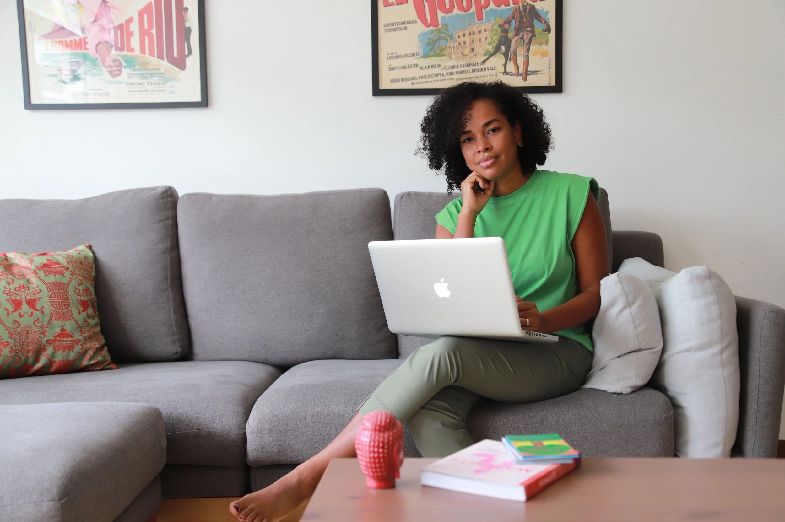 Sulin the trusted birth doula founder of Papaya wellness Doula Singapore providing prenatal support to an expecting parent