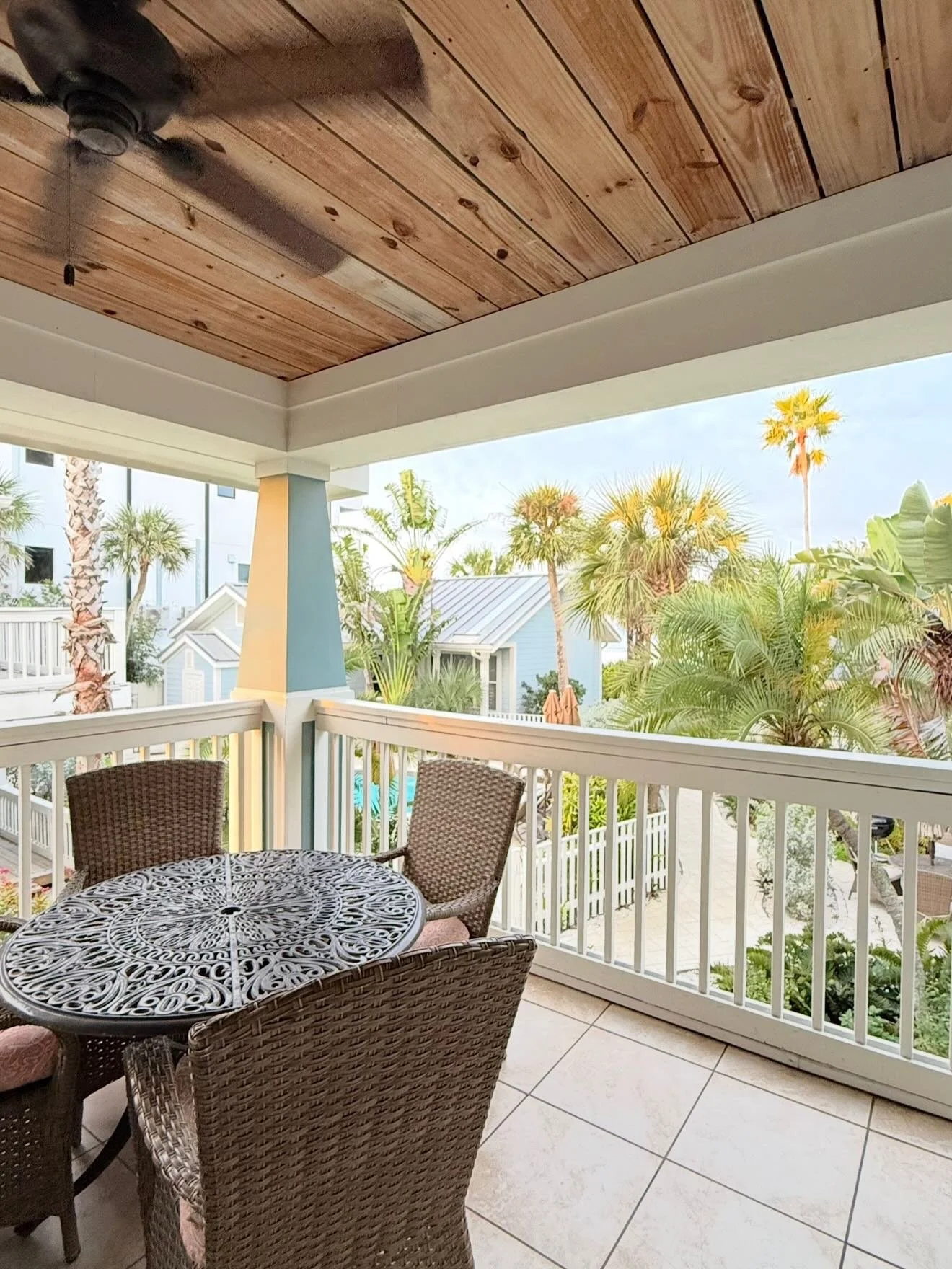 Yup that&rsquo;s right!! I escaped to warmer temperatures and blue water and skies! Last weekend as snowmageddon hit the east coast my husband and I outran the clouds and drove south!! What a wild ride! Art supplies packed✔️ sketchbooks packed ✔️ wha