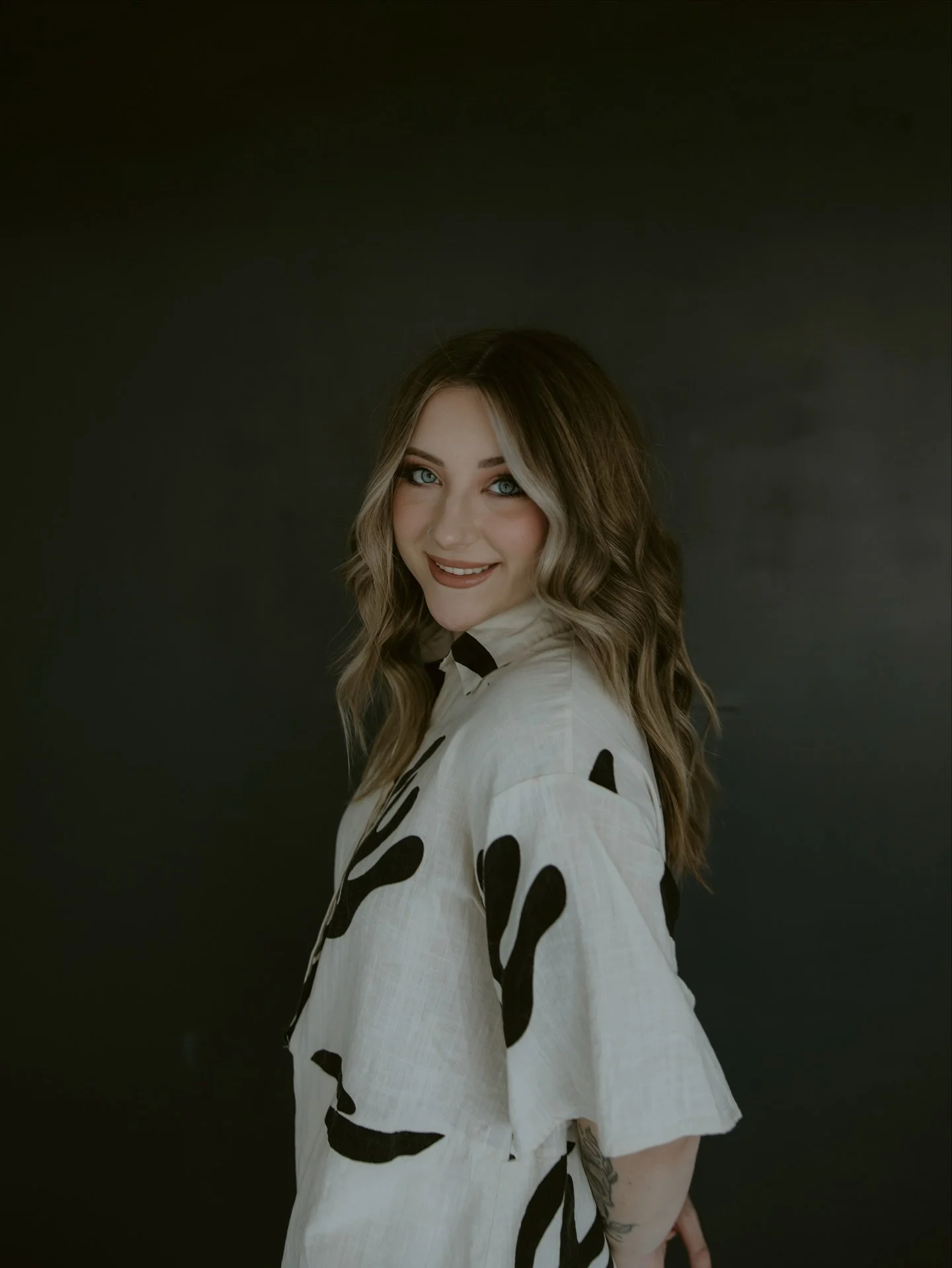 It&rsquo;s been a minute since I properly introduced myself &mdash; and I&rsquo;ve noticed so many new faces on here lately🤍

Hi, I&rsquo;m Koryn!

Originally from Kansas, now living the California dream &mdash; when I&rsquo;m not glamming brides, I