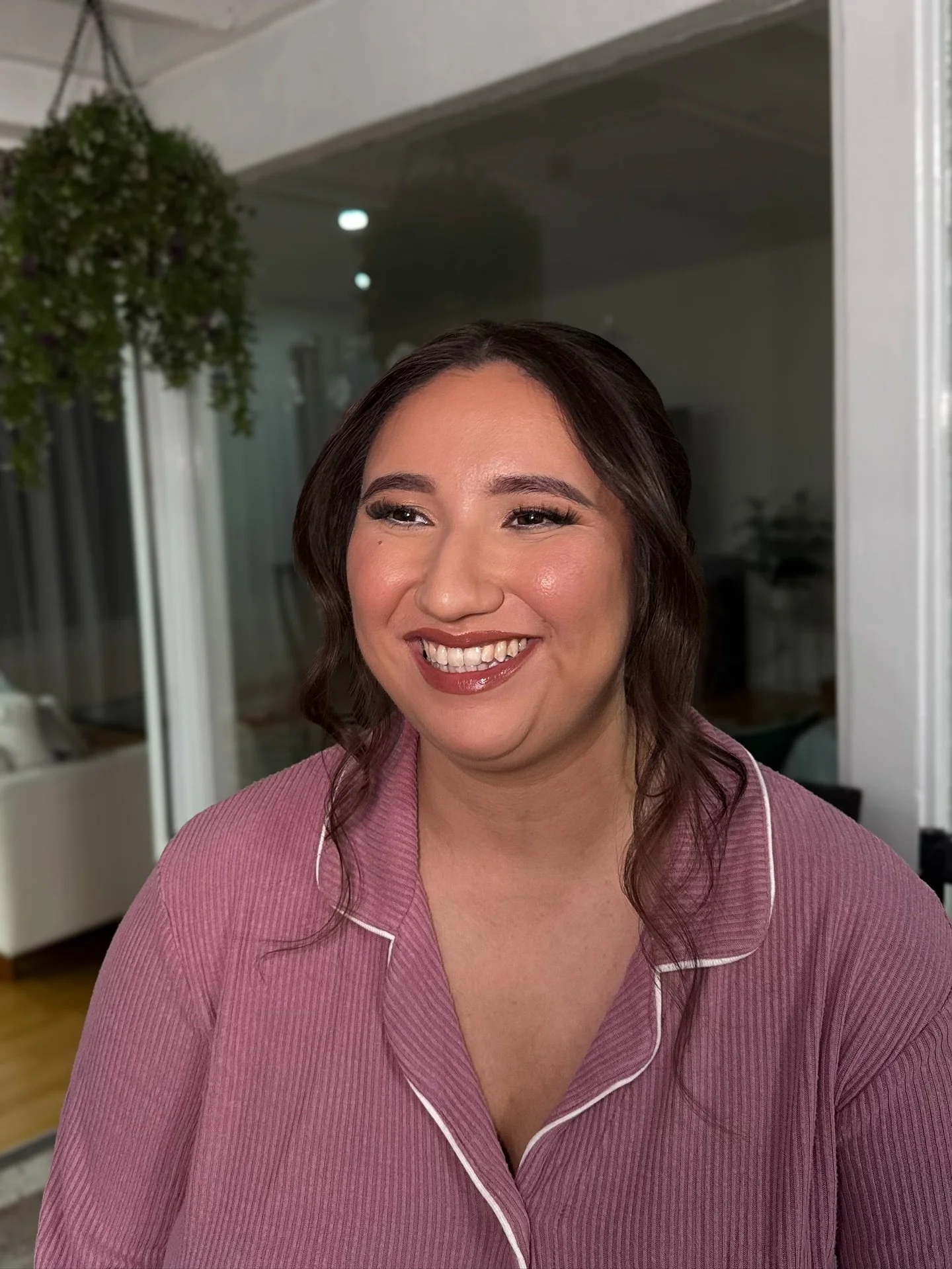 You know it&rsquo;s wedding season when those 4am alarms don&rsquo;t even sting anymore 😮&zwj;💨😆
 
If you&rsquo;re a 2026 Sf City Hall bride, don&rsquo;t be surprised if your timeline is just like Jasmin&rsquo;s&mdash;Early!! 🌅

Starting glam ear