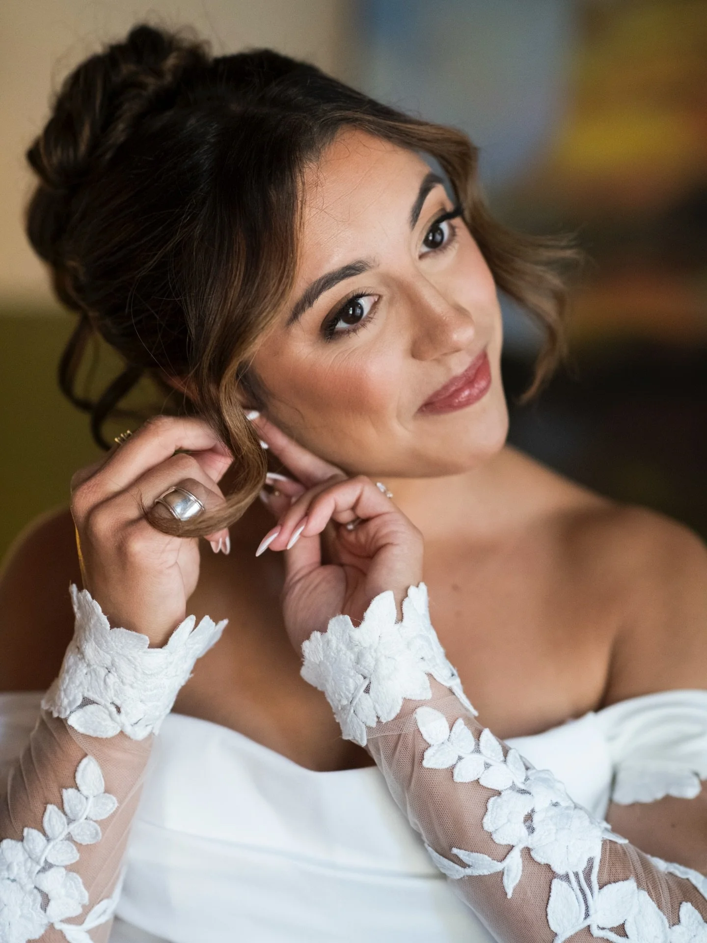 The perfect wedding morning doesn&rsquo;t exist&hellip; Oh Wait🤭

It does when you book the RIGHT vendors🙌🏻 

Good energy &rarr; better photos &rarr; amazing memories.

📸@tahoeweddingphotography 

#BridalGlam
#BridalBeauty
#WeddingMorning
#Gettin