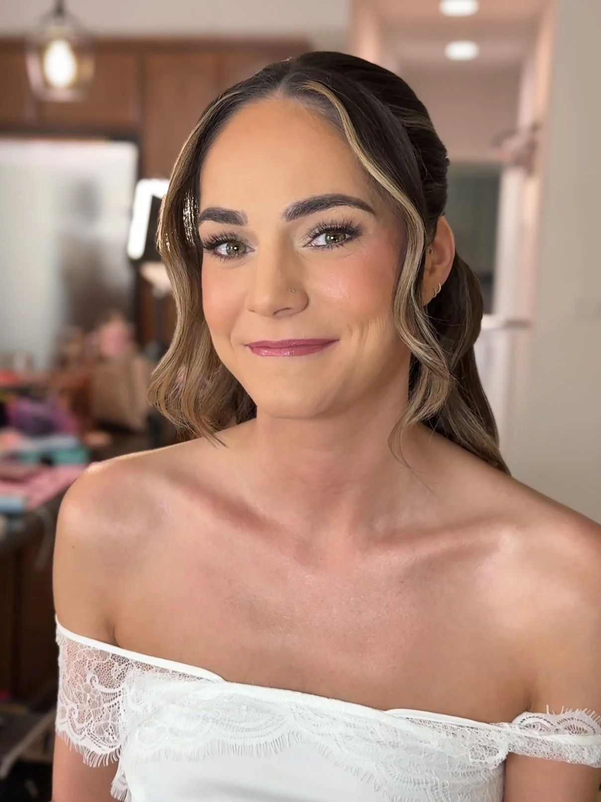 Product breakdown for Rachel&rsquo;s bridal glam🤍

@narsissist Light Reflecting foundation
@hourglasscosmetics Vanish airbrush concealer 
@tartecosmetics Shape tape concealer 
@milanicosmetics Cream contour + blush 
@lauramercier Translucent setting
