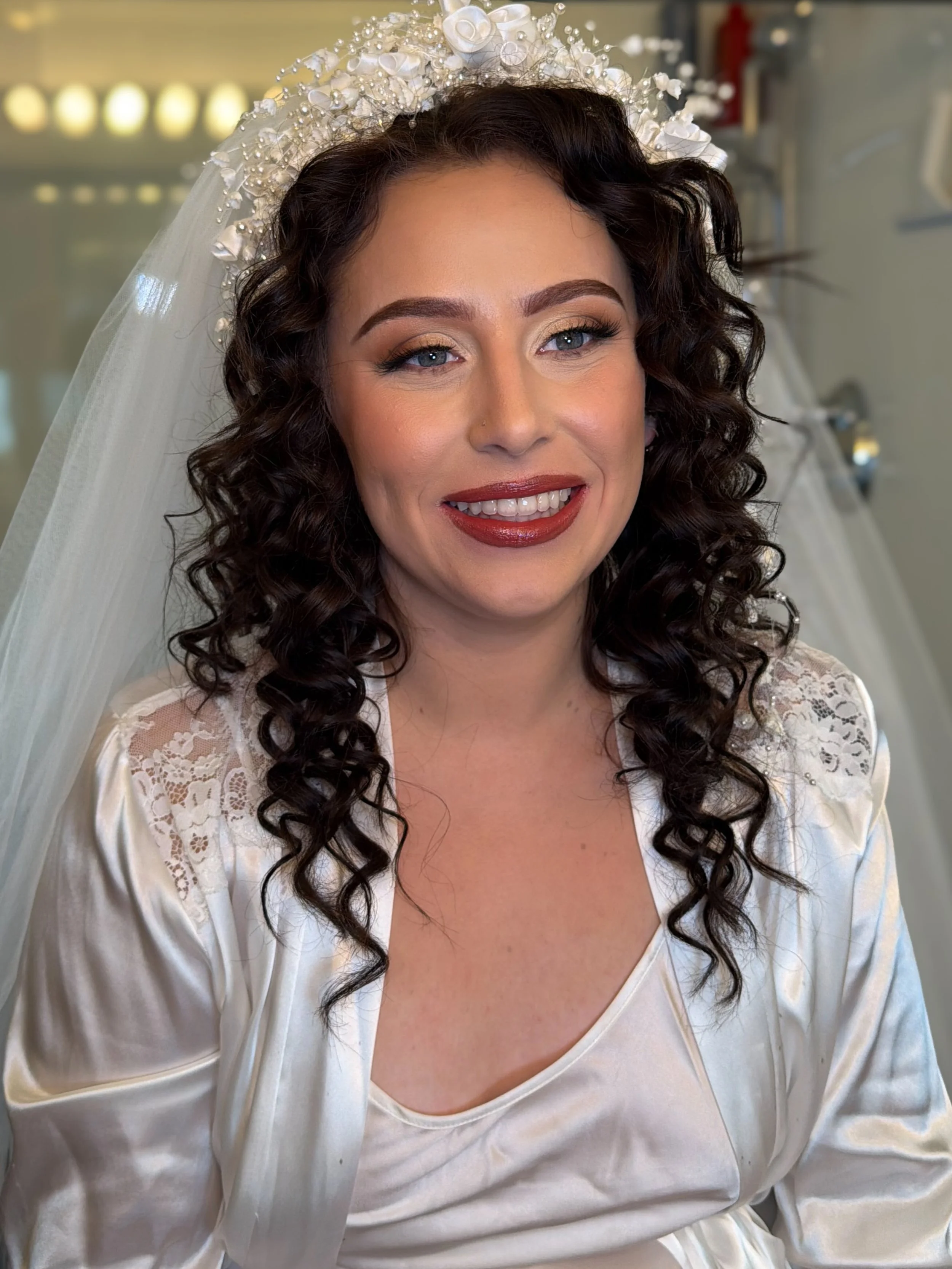 The glam. The hair. The vibes. 🤌🏻✨

I had the sweetest time with Laken and her girls 🫶🏼 Truly the perfect way to kick off a busy weekend of weddings.

#bayareamakeupartist #bridalmakeup #softglammakeupartist