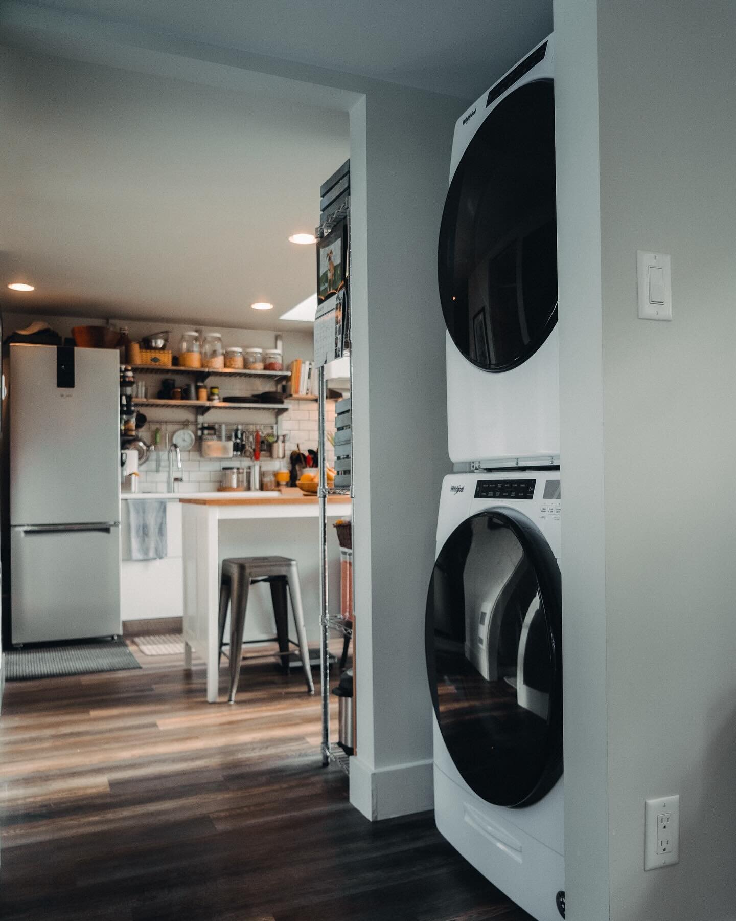 Did you know that we designed our #NOMADCube to accommodate a full-size stacking washer and dryer? Doing laundry in a tiny home isn&rsquo;t a chore that&rsquo;s always front of mind &mdash; that is, until it comes time to actually getting it done! 🧺