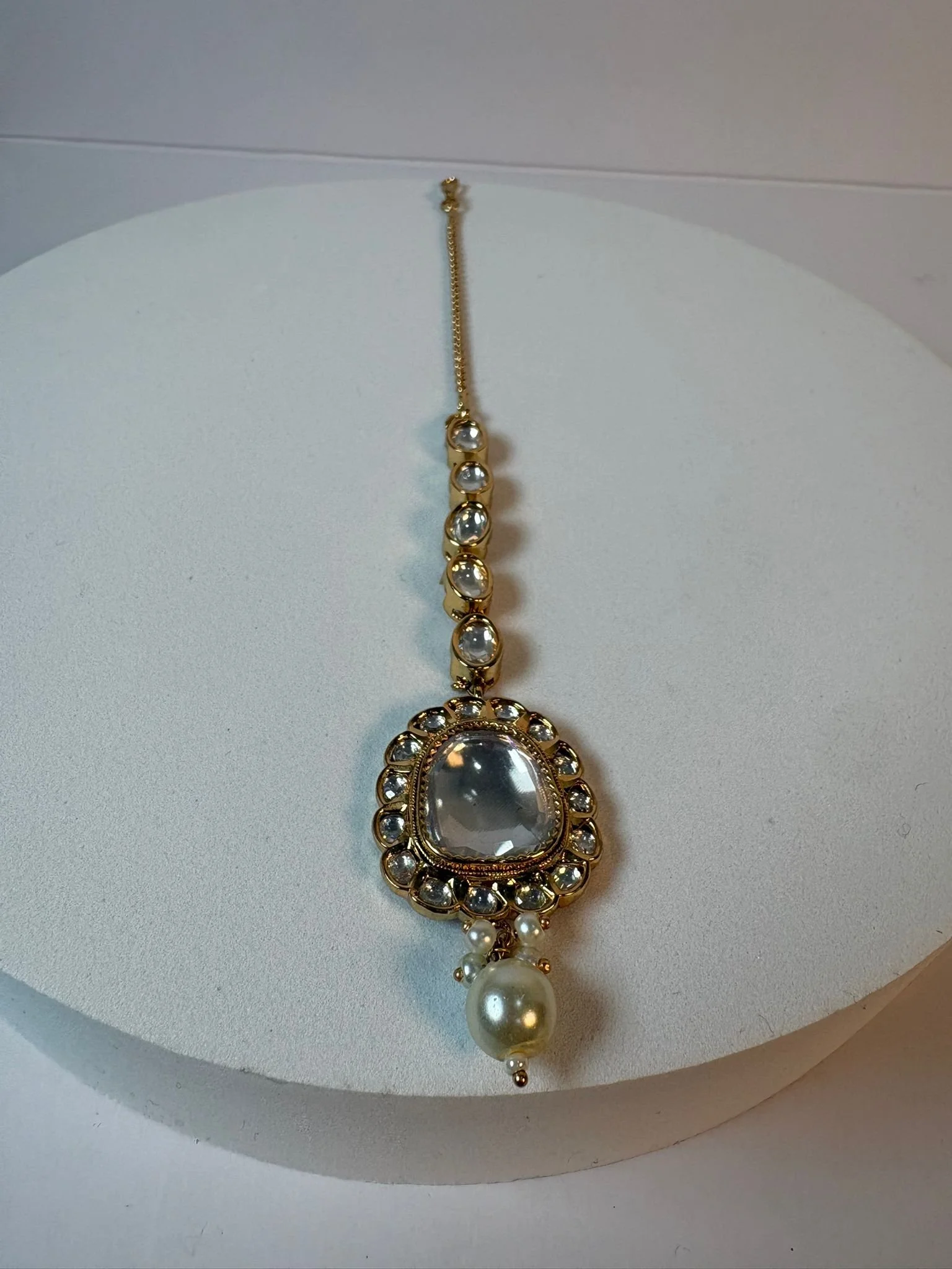 PARA - Exquisite Kundan Tikka - Elegance Redefined