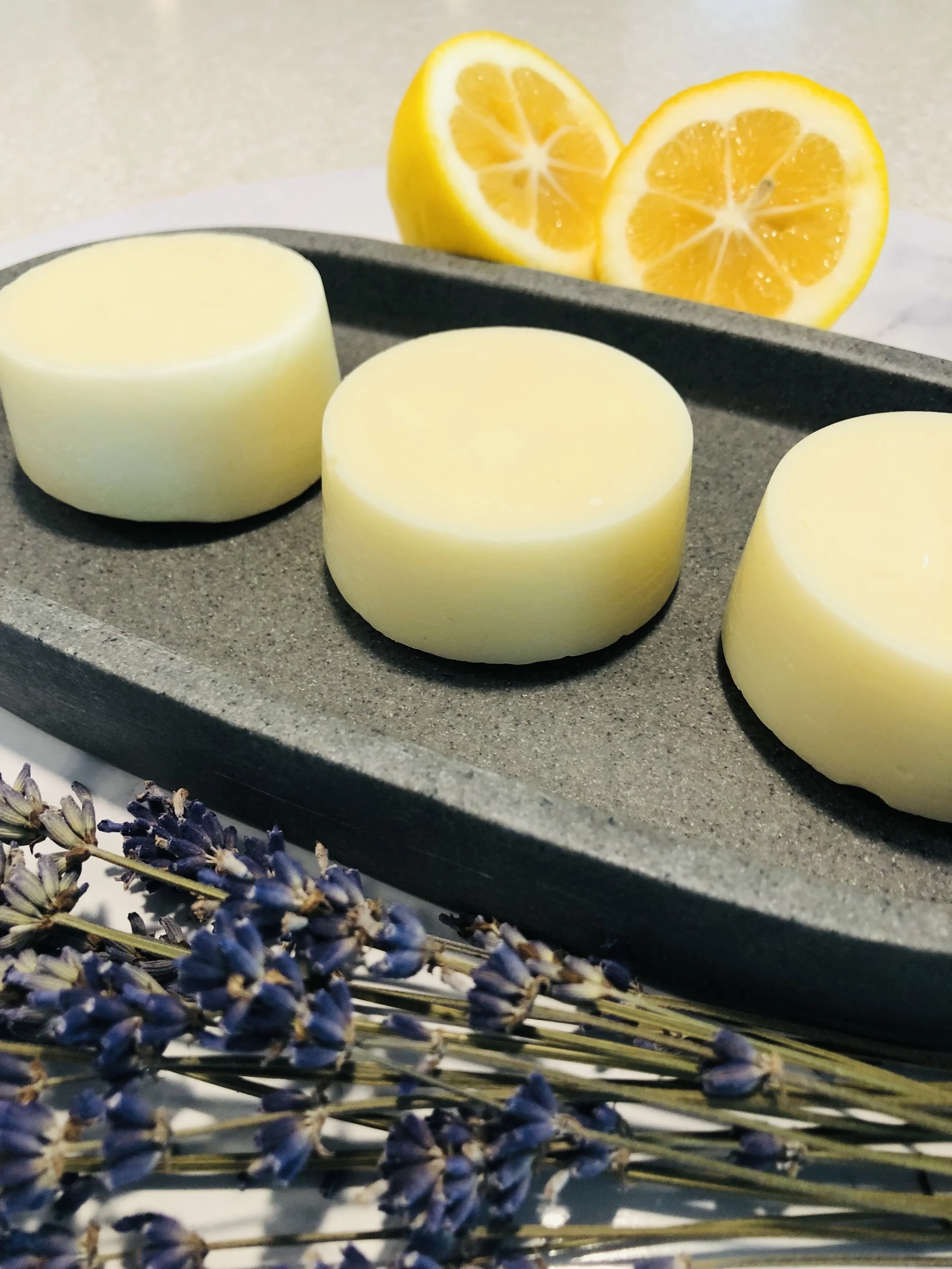 Lavender and Lemon Conditioner Bar: Light Detangling