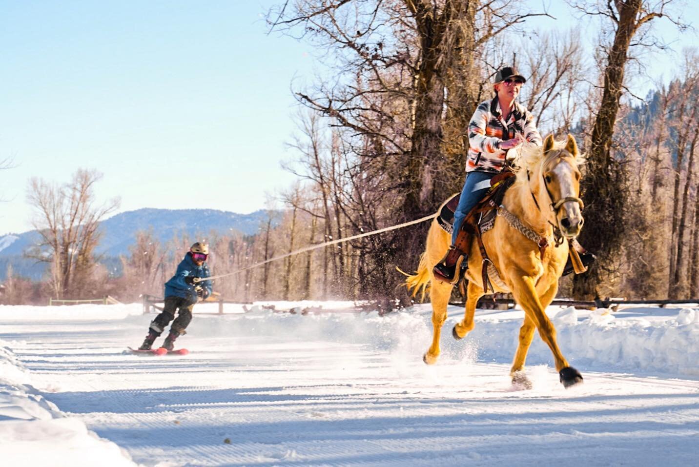 Interested in giving Skijoring a try? Well stay tuned, big things are coming from JH Outfitting Company soon! Link in bio for more info.

www.jhoutfittingcompany.com 

📸 credit: @yin_and_tonic 

#wyoming #bucketlist #mustdotravels #jackson #skijorin