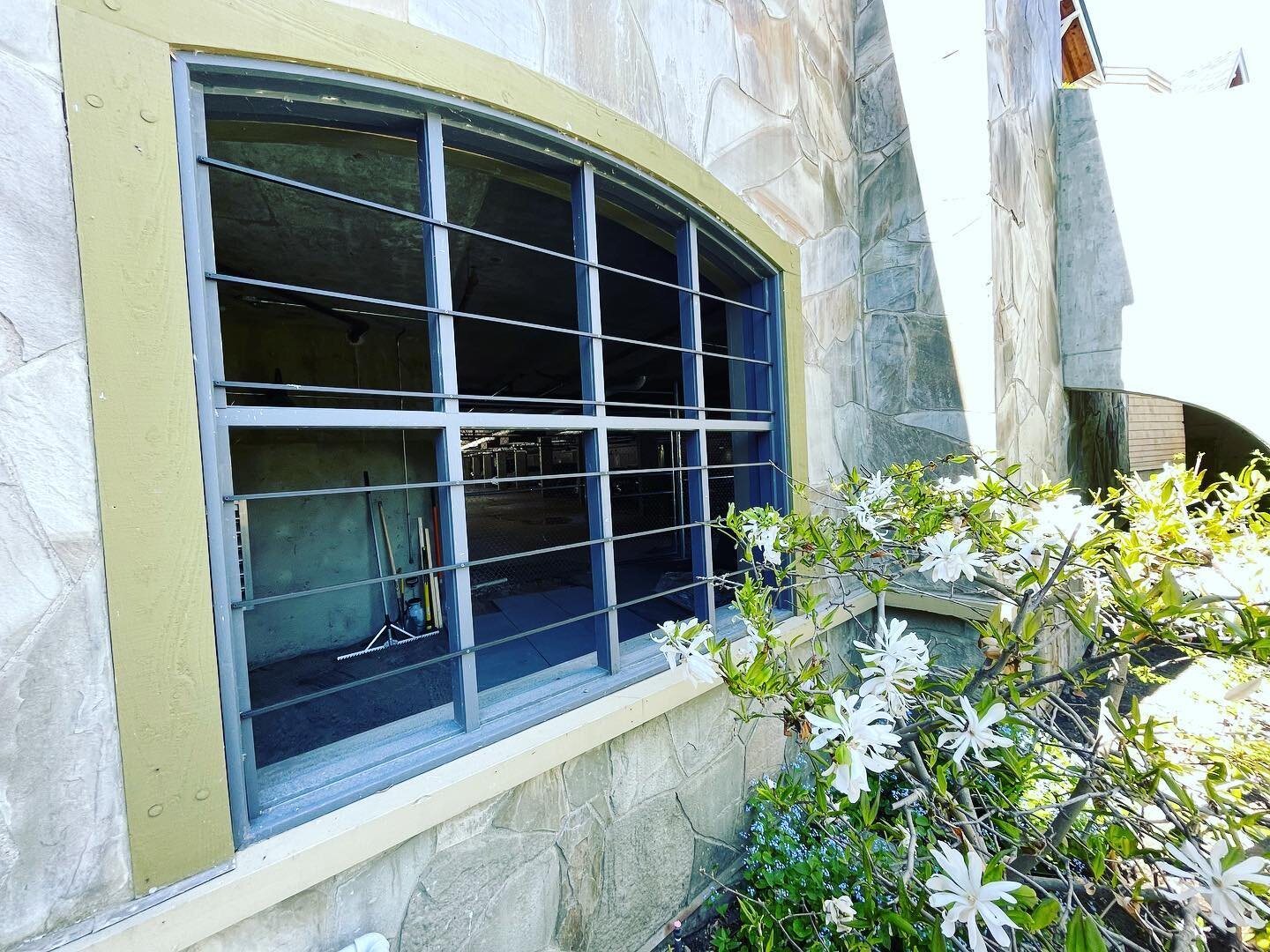 Got a problem? We got solutions💡!

This beautiful open window is now keeping a Strata&rsquo;s kayaks a lot safer with security rails. And bonus&hellip;it&rsquo;s an aesthetically pleasing solution compared to covering it with plexiglass!

#okanaganp