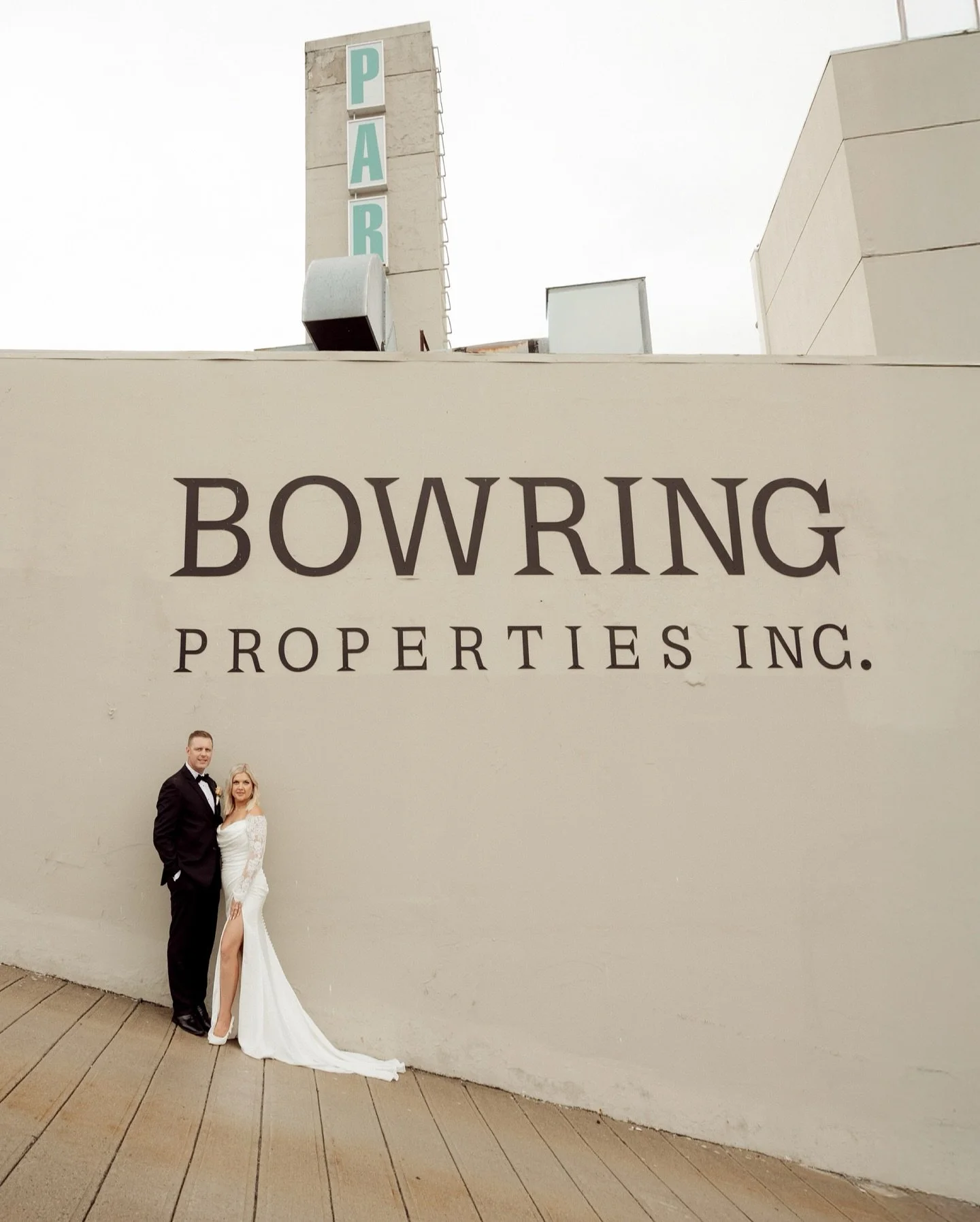 A downtown wedding by the harbour after the rain, captured just as it unfolded, authentic and unforgettable.