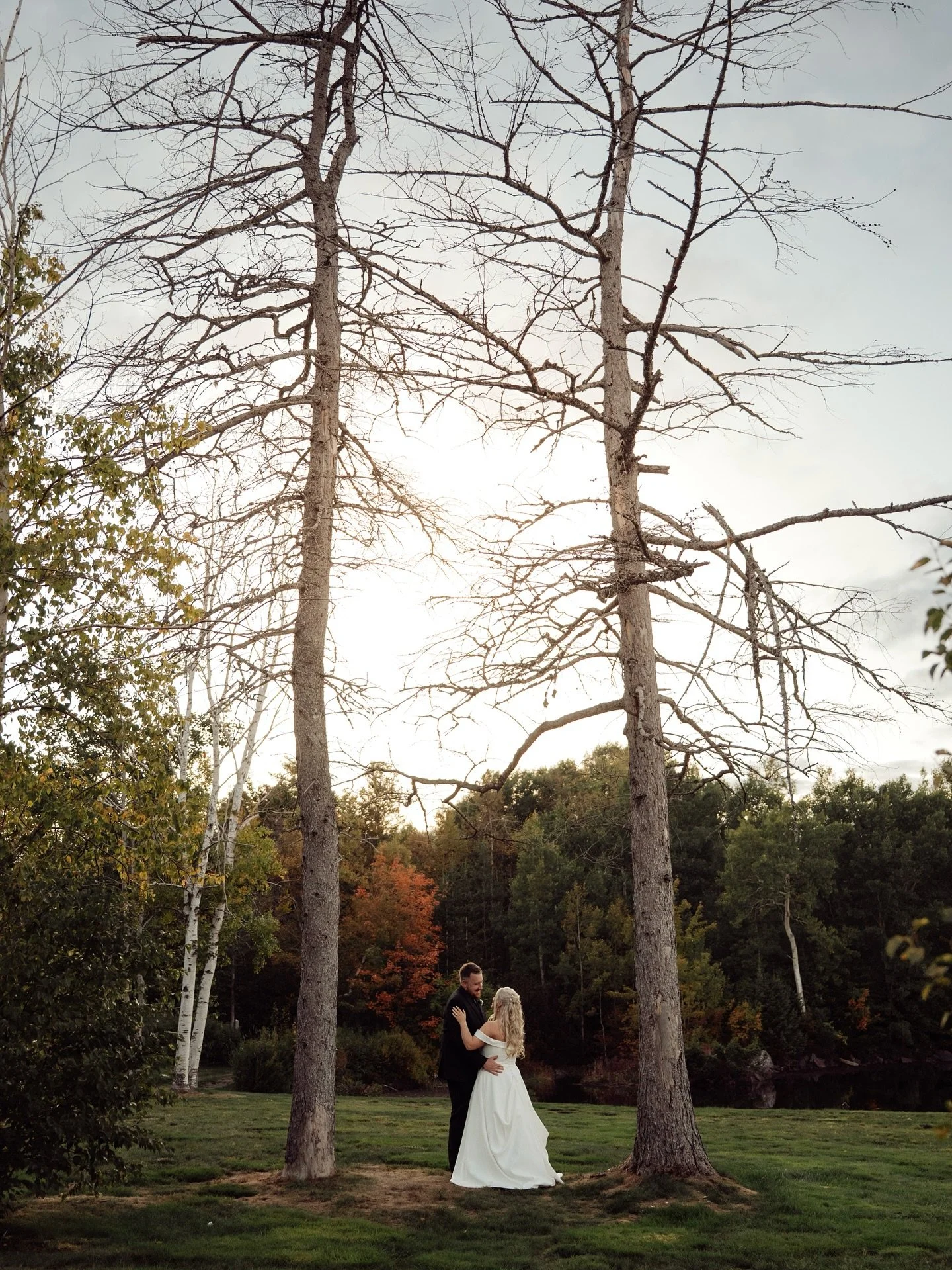 The Avery&rsquo;s ❤️

Sometimes the best magic happens when clients trust you completely. Spending time chasing light through the woods &amp; leaning into every moment. Megan &amp; Dylan&rsquo;s day was pure serendipity: sun showers, rainbows, and sk