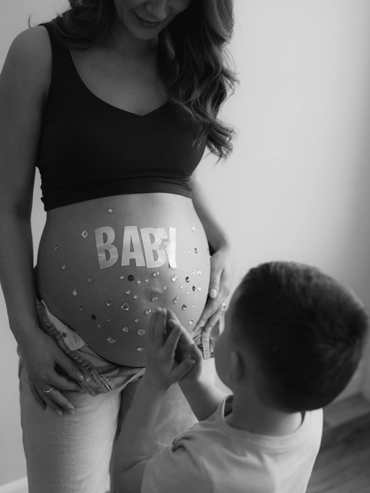 Untraditional maternity sessions will always have my heart 💙 

Maternity photos don&rsquo;t have to be stiff or perfectly posed to be beautiful. Sometimes the magic is in the playful details, quiet cuddles, and involving the little ones who are abou