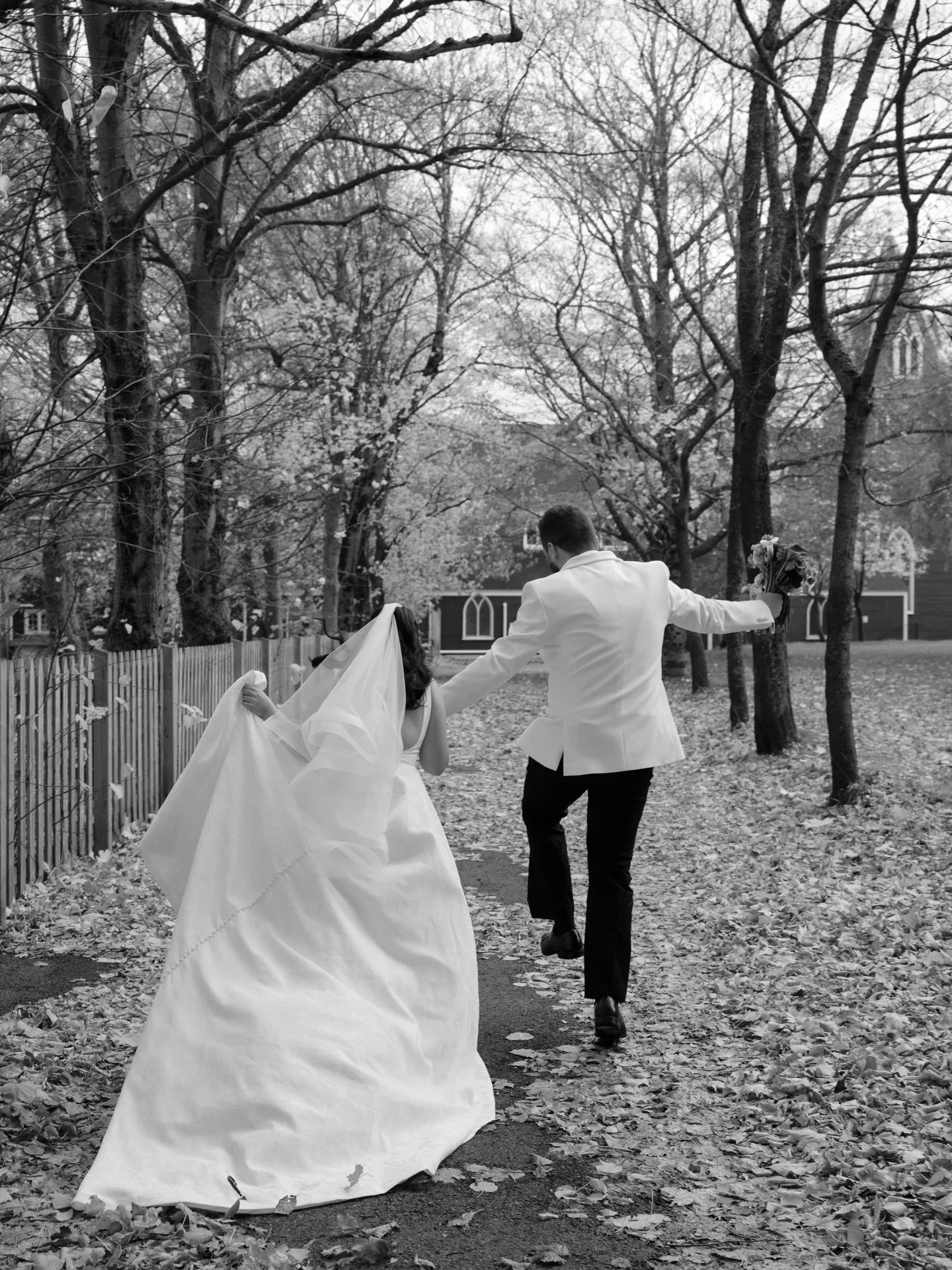 An afternoon of moody skies, surprise showers, and little pockets of calm where the wind couldn&rsquo;t find us. 

Emily + Stephen 🤍