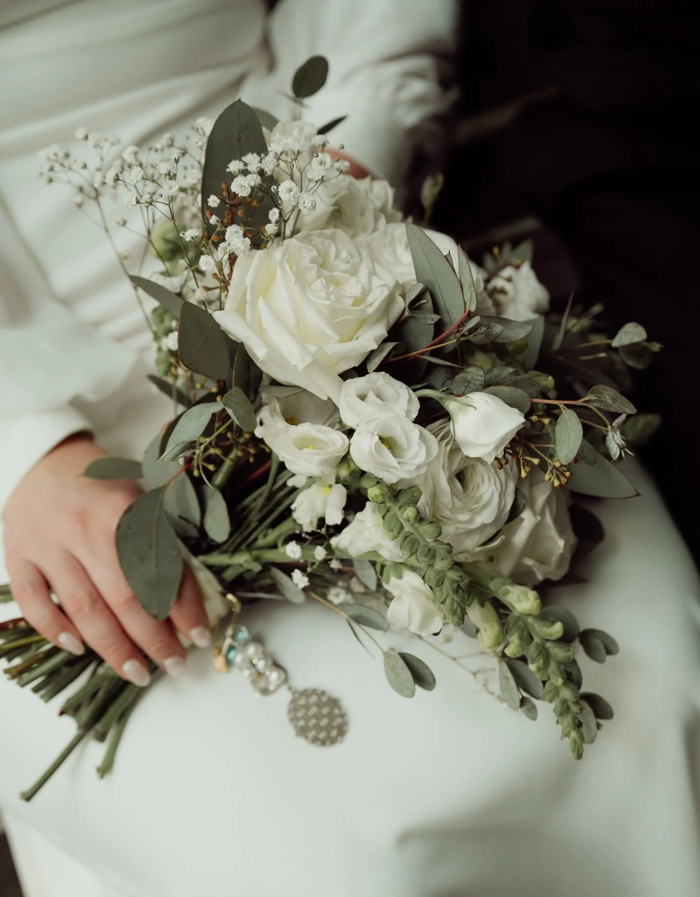 Florals and Details ✨🌼

Florist: @forgetmenotflourish