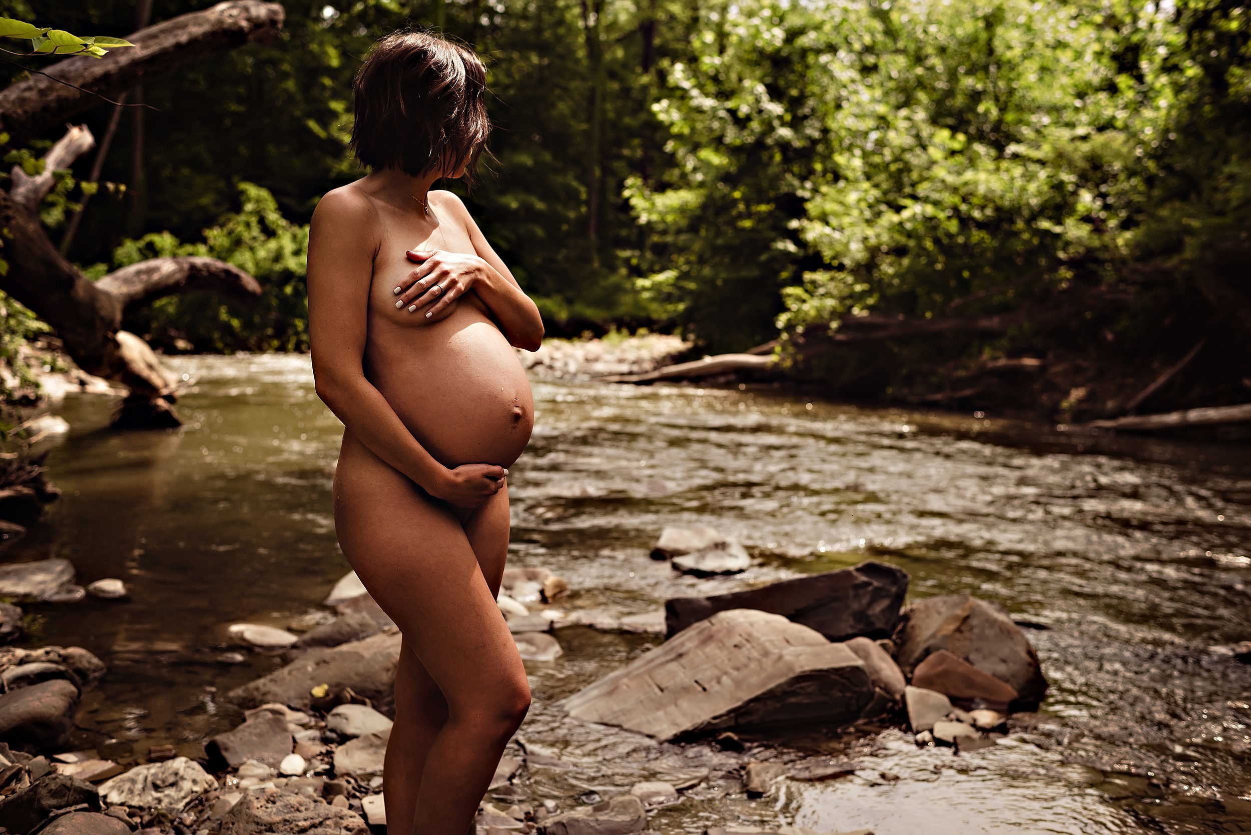 cleveland-ohio-maternity-boudoir-photographer-outdoor-creek-39.jpg