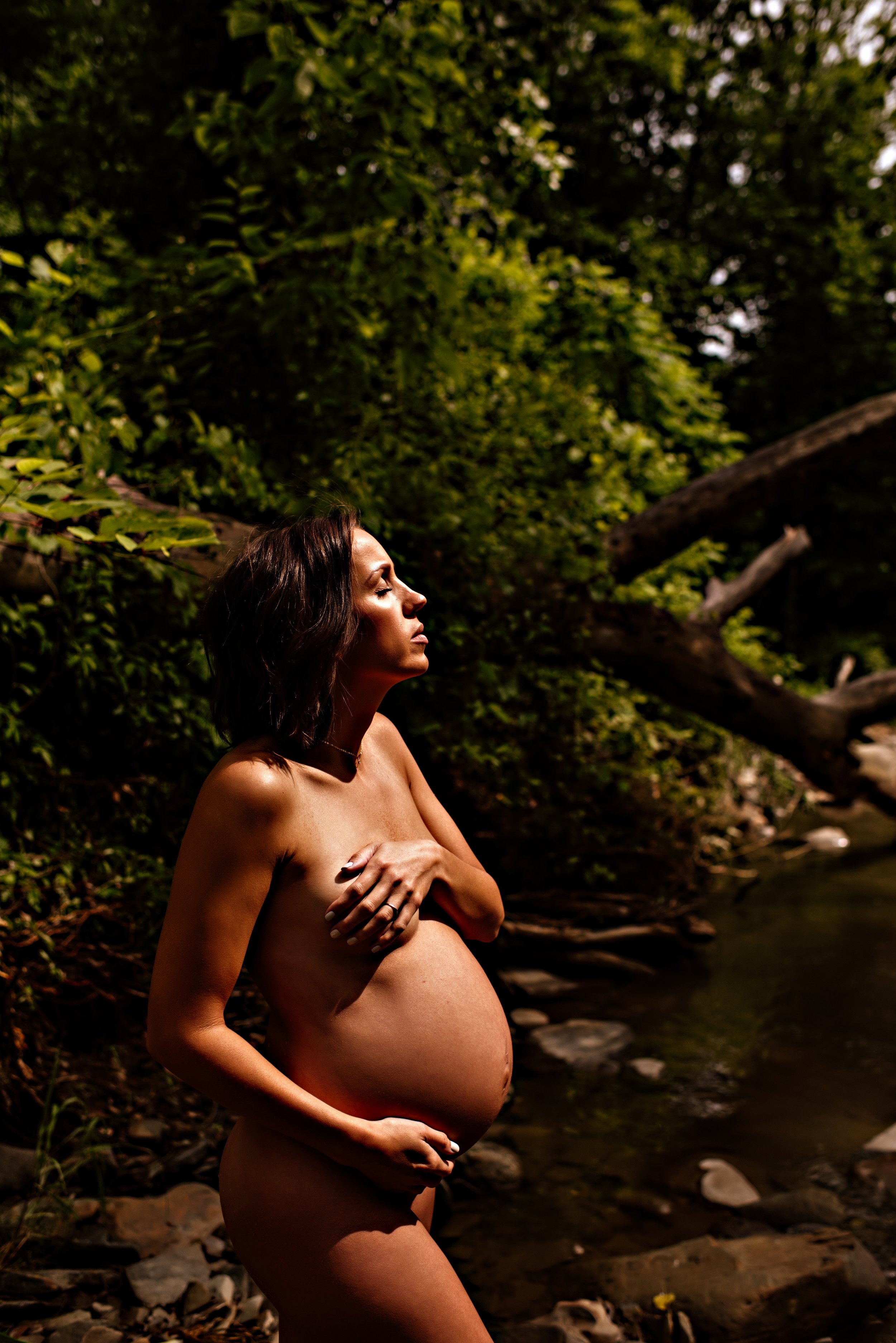 cleveland-ohio-maternity-boudoir-photographer-outdoor-creek-48.jpg