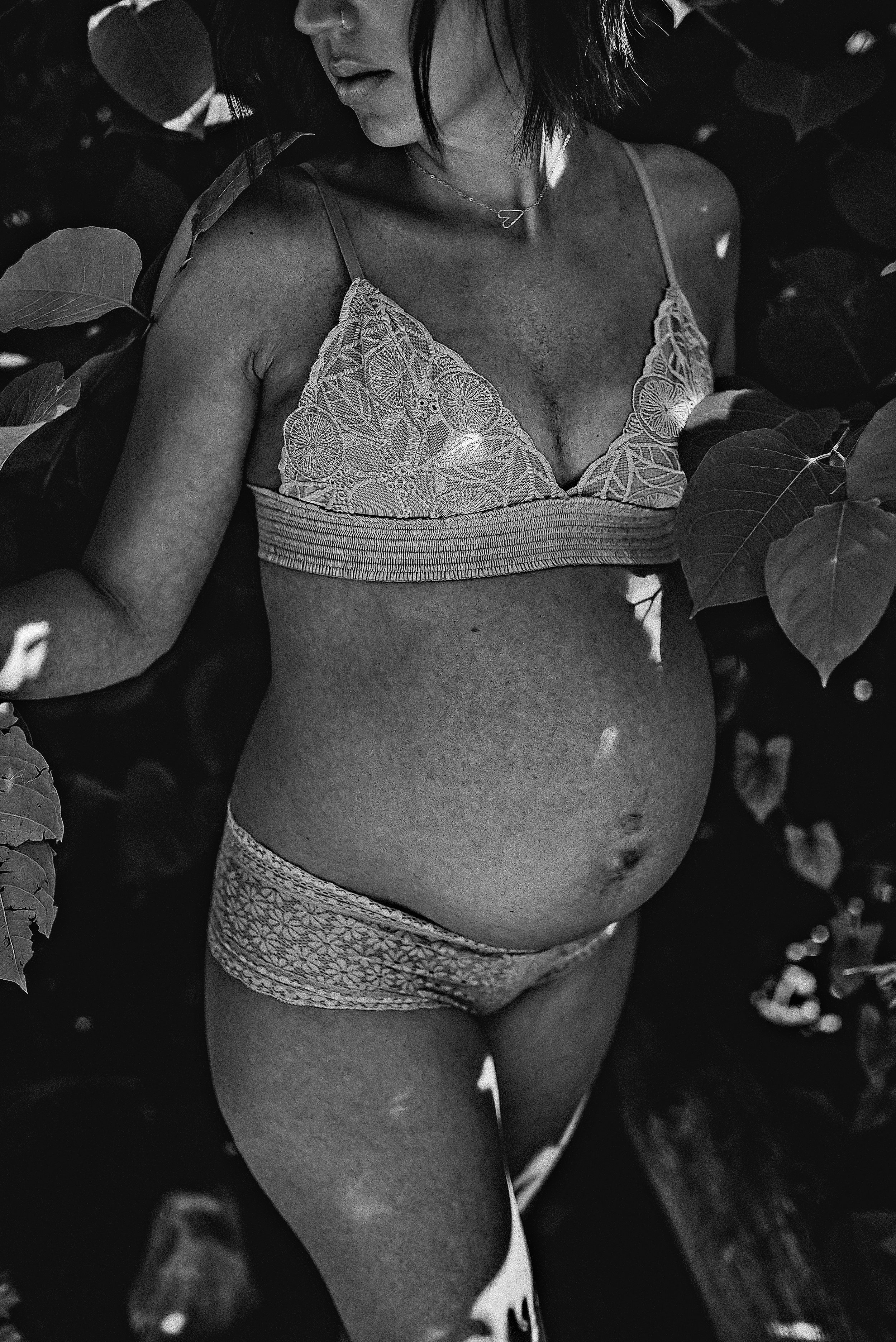 cleveland-ohio-maternity-boudoir-photographer-outdoor-creek-5.jpg