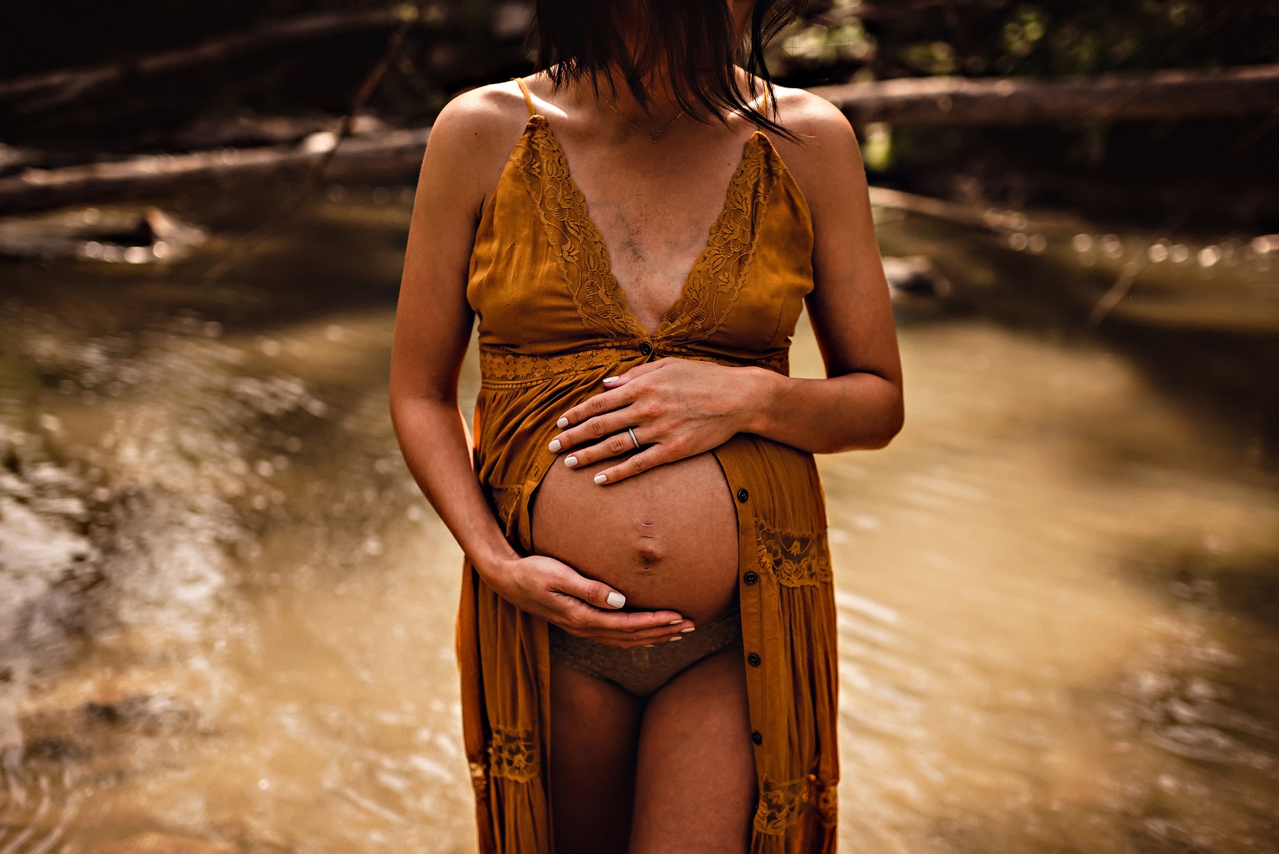 cleveland-ohio-maternity-boudoir-photographer-outdoor-creek-9.jpg