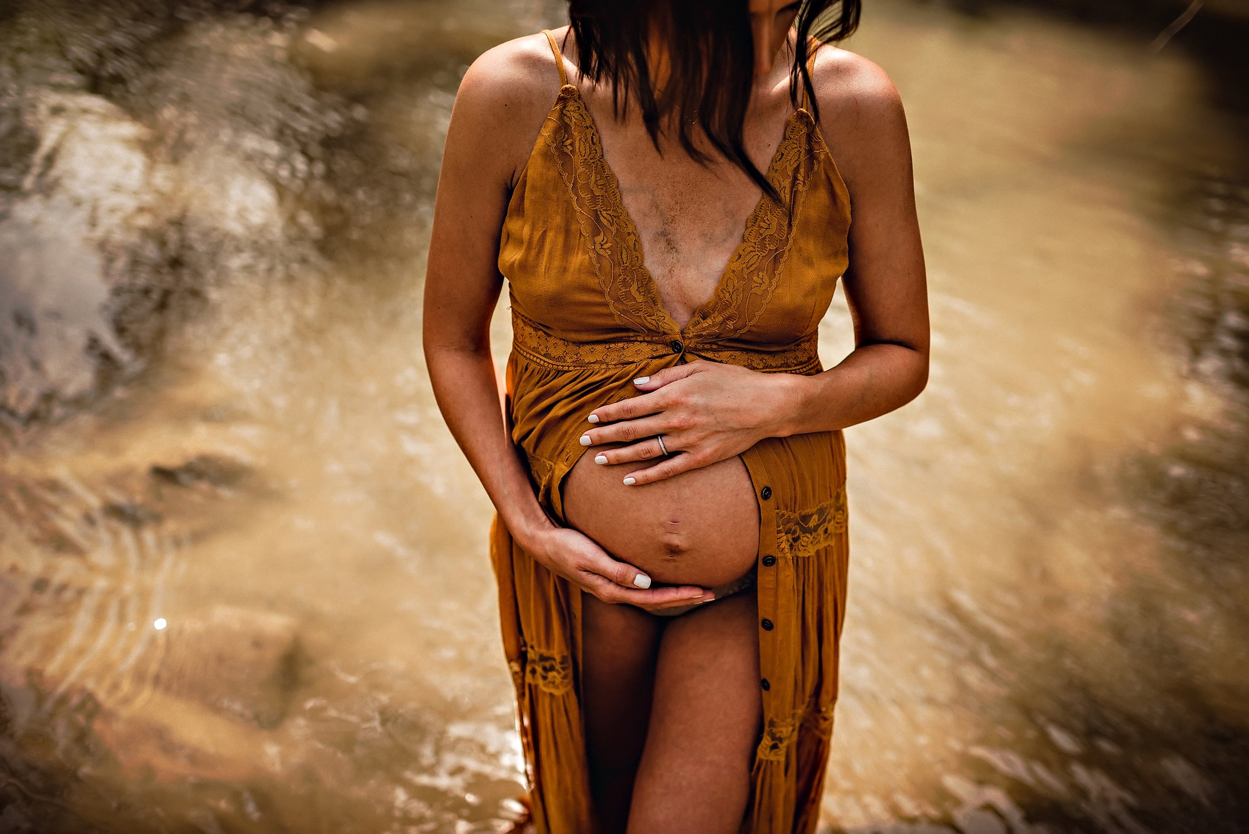 cleveland-ohio-maternity-boudoir-photographer-outdoor-creek-11.jpg